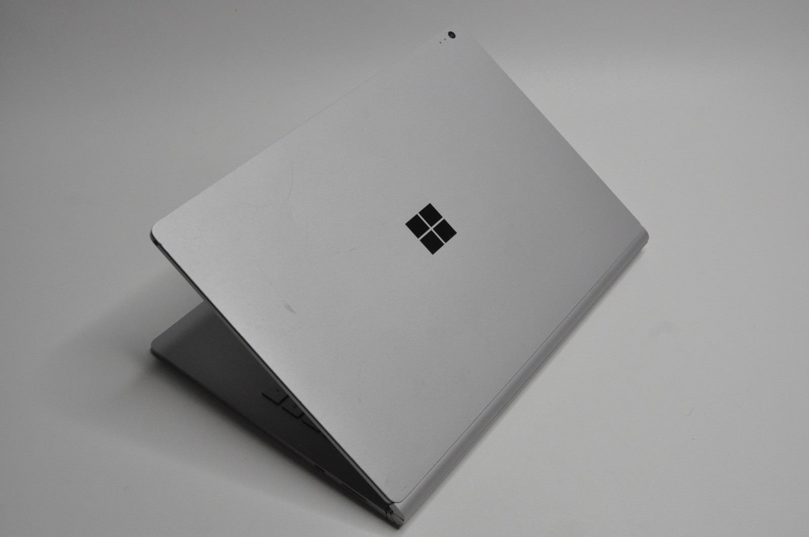 Microsoft Surface Book 2 13.5″ | i5 8350U 1.70GHz | 8GB | 256GB SSD