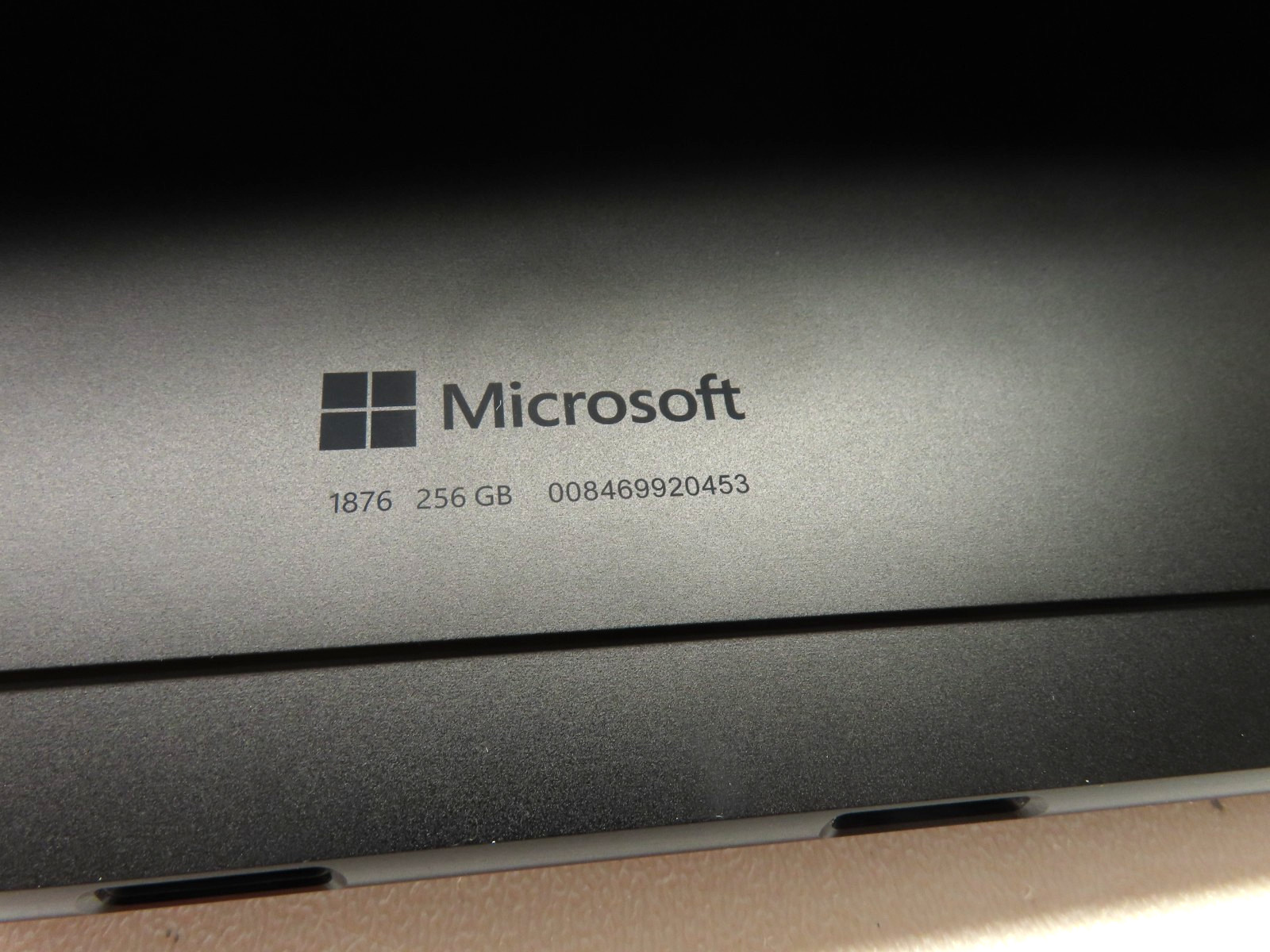 Microsoft Surface Pro X 1876 13″ SQ1 3.0GHz 8GB RAM 256GB SSD
