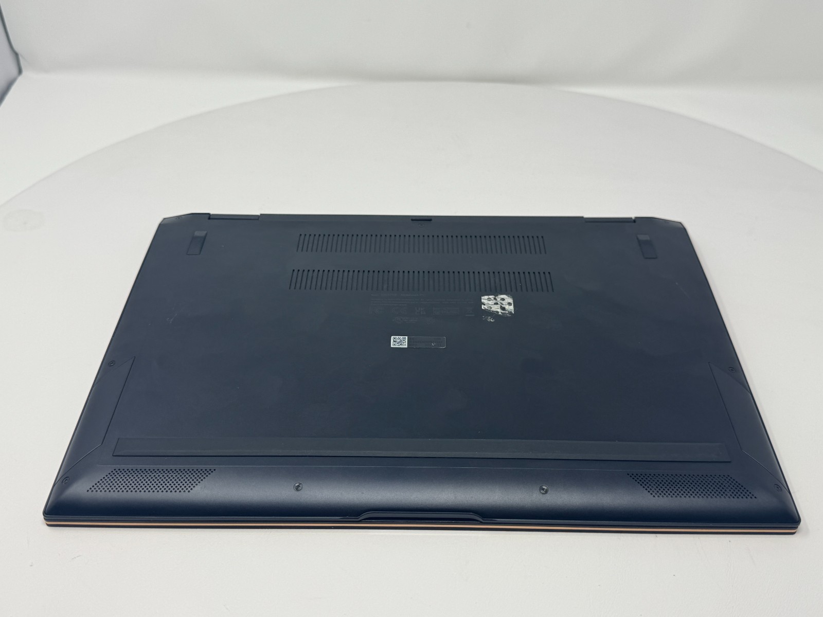 ASUS ZenBook Flip 13 UX371E Core i7-1165G7 16GB Weak Battery Working