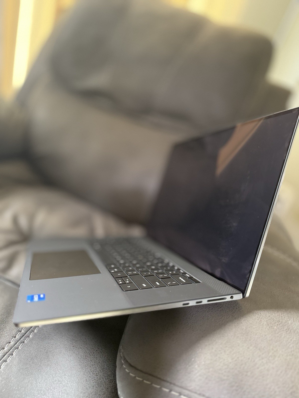 Dell XPS 17 9710 -i7-11800H/32 GB/1TB SSD/RTX 3060/UHD+ Touch – Display