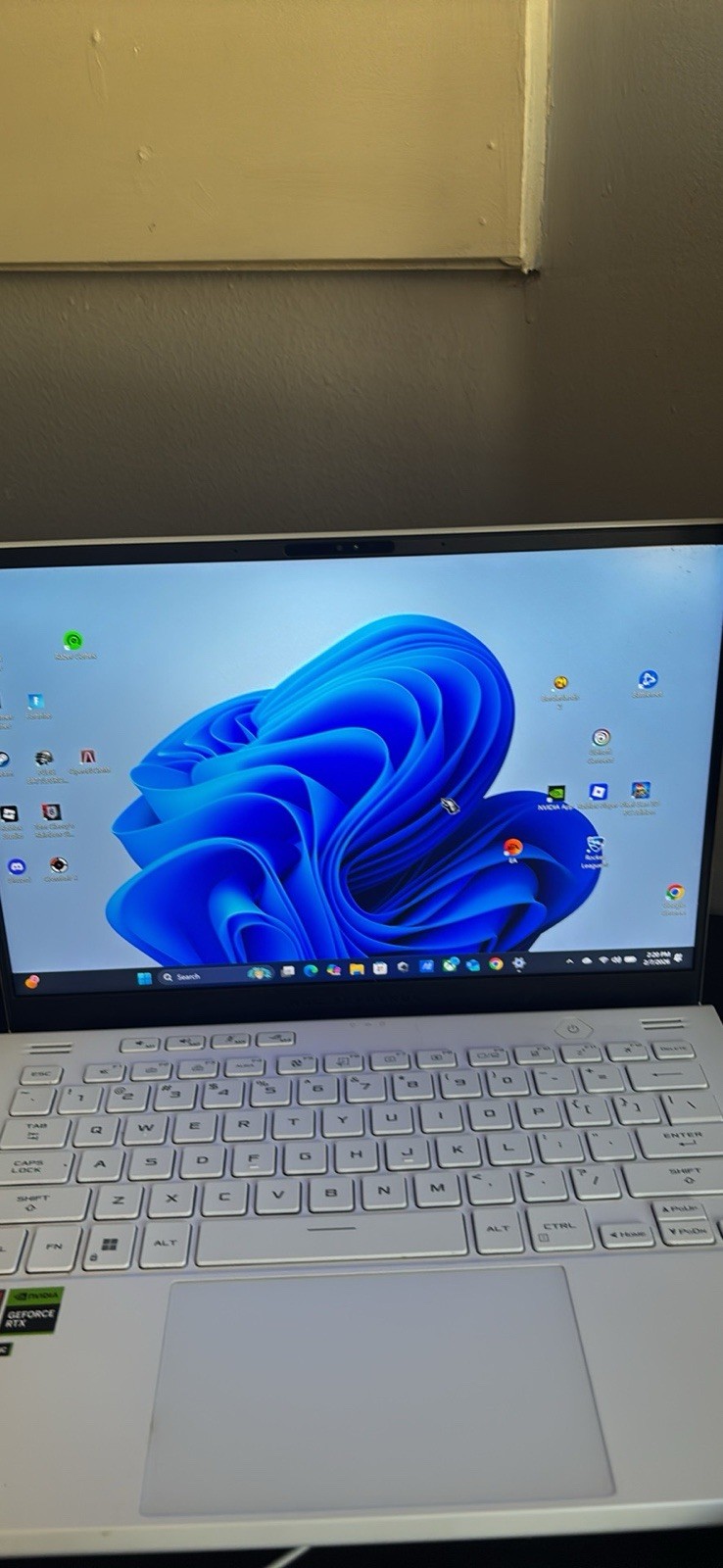 AMD Ryzen 9 7000 Series NVIDIA GeForce RTX G-SYNC Laptop 14″ White Windows 11