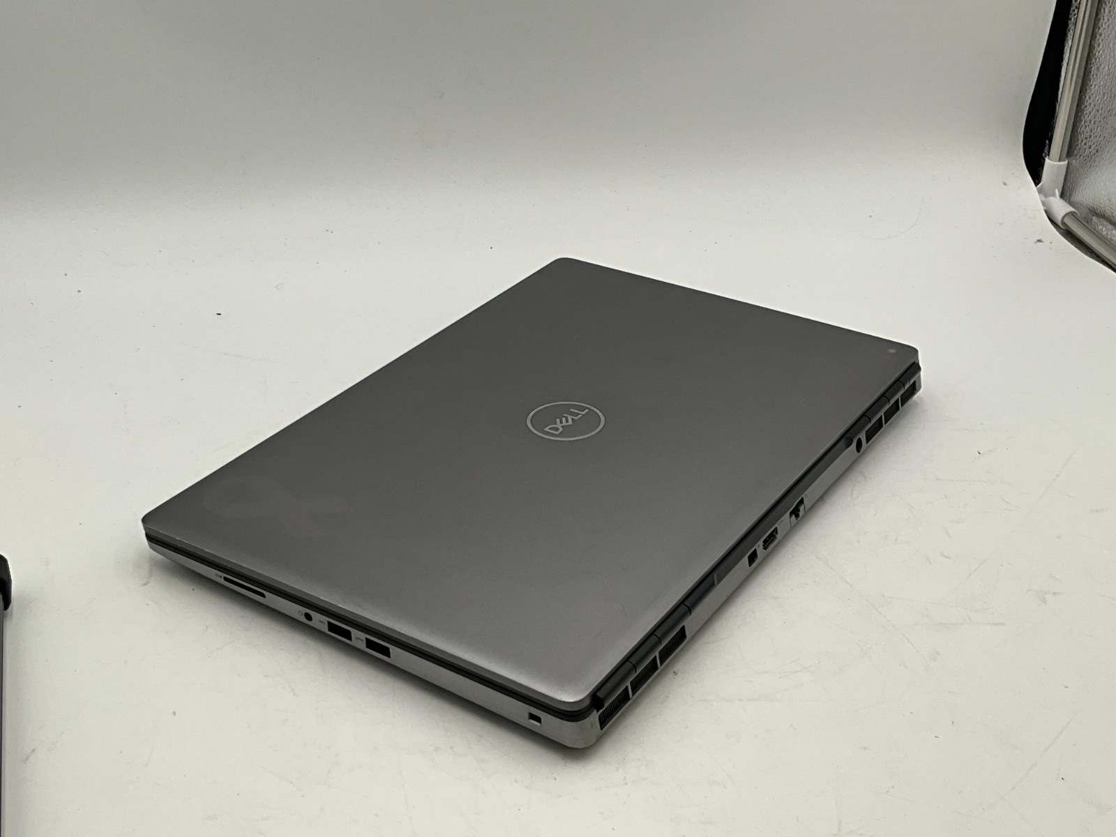 DELL Precision 7560 i7-11850H 2.50G 32GB 1tb T1200 15.6″ WIN11 H6F57M3