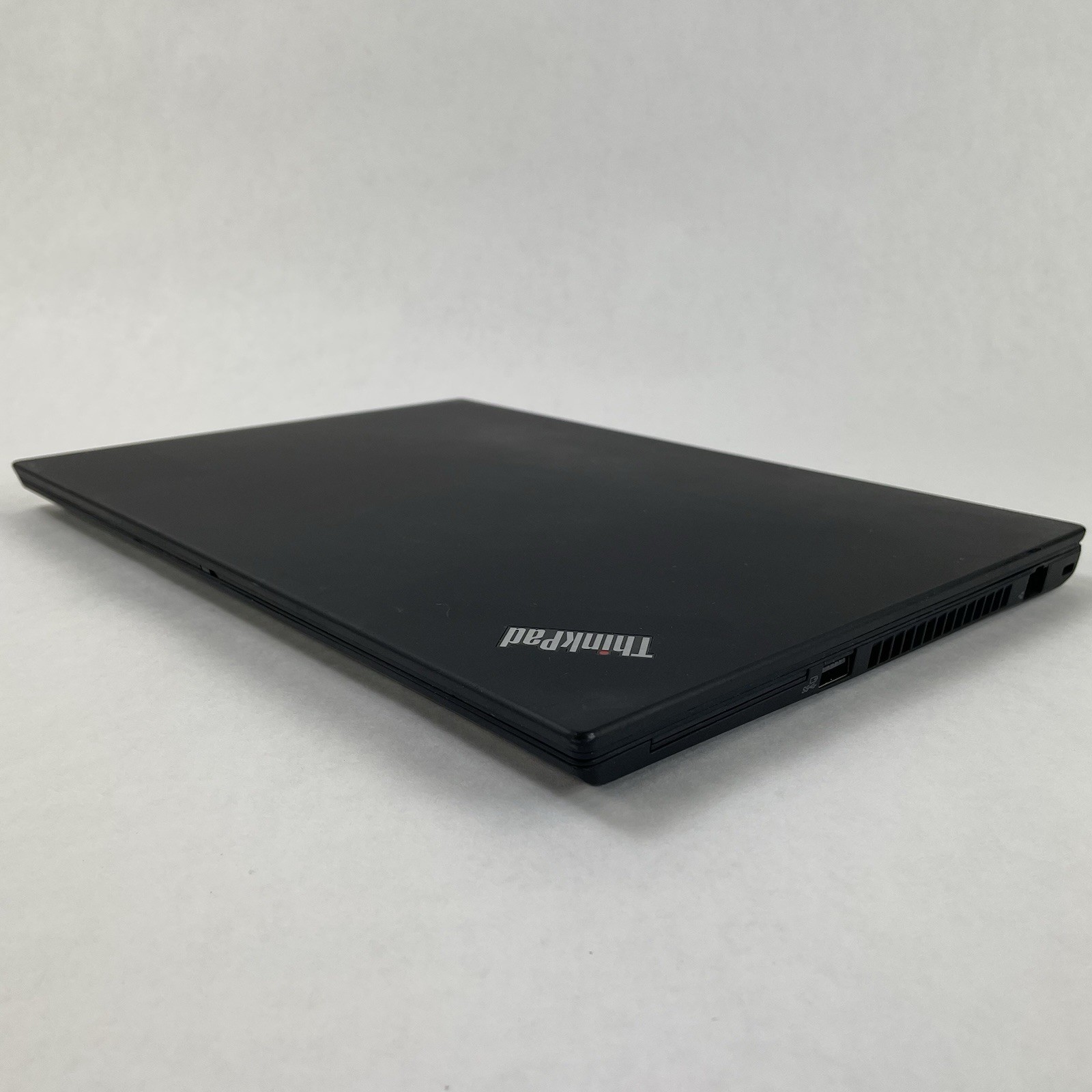Lenovo ThinkPad T14 Gen 2a 14″ Ryzen7 Pro 5850U 1.90 GHz 16 GB RAM No SSD/OS/AC