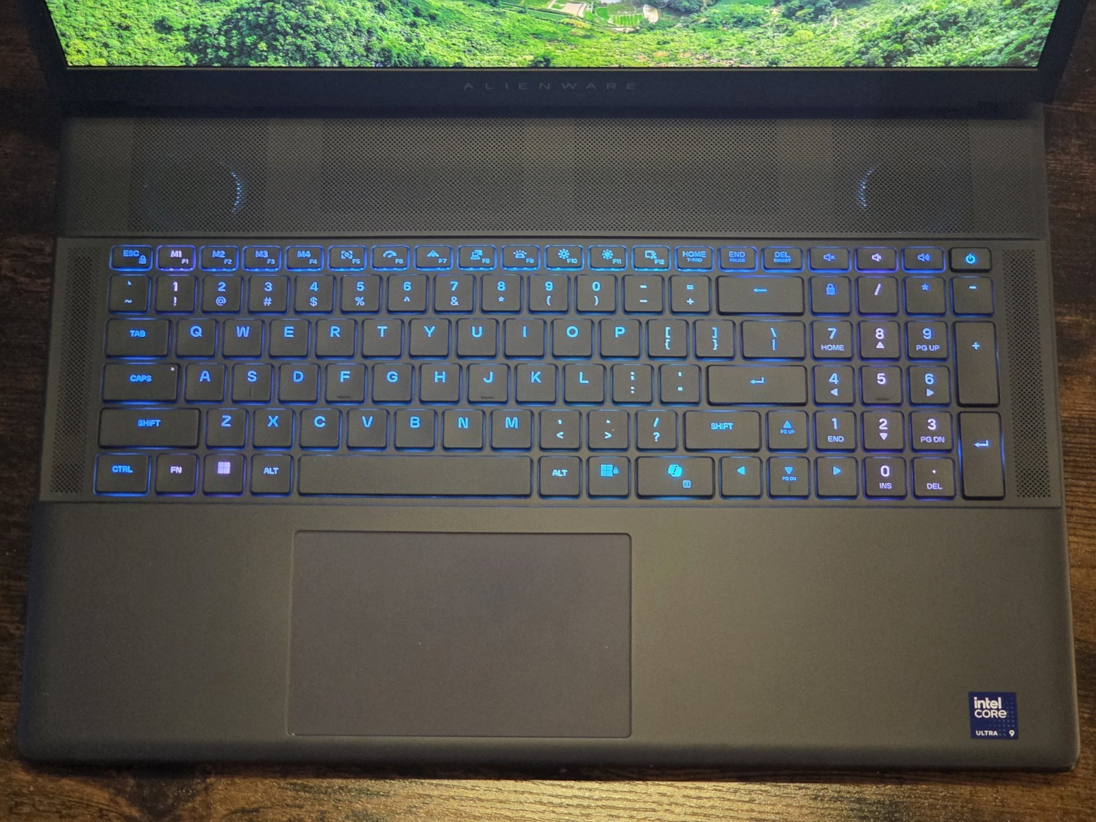 Dell Alienware 18 Area-51 Gaming Laptop Ultra 9 8TB 4TBx2 64GB RTX 5090 + Extra