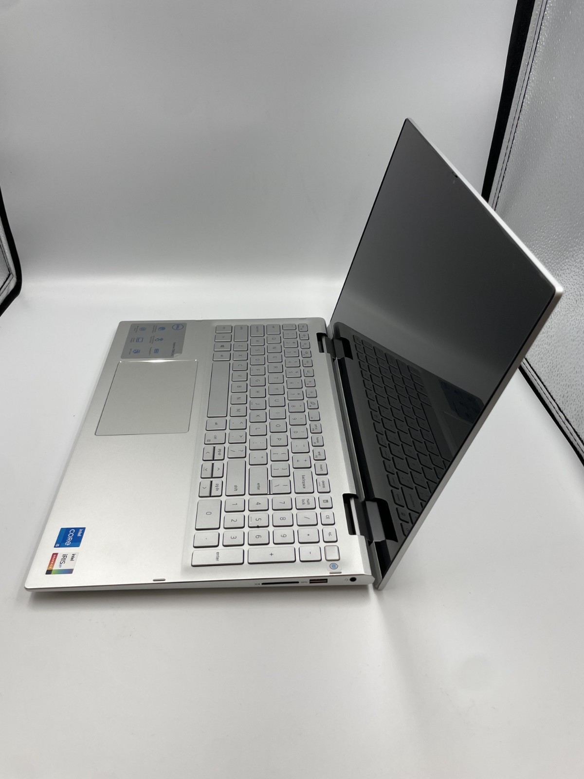 Dell Inspiron 7506 2-in-1 15.6″ Intel Core i5-1135G7, 8GB RAM, 256GB SSD Silver