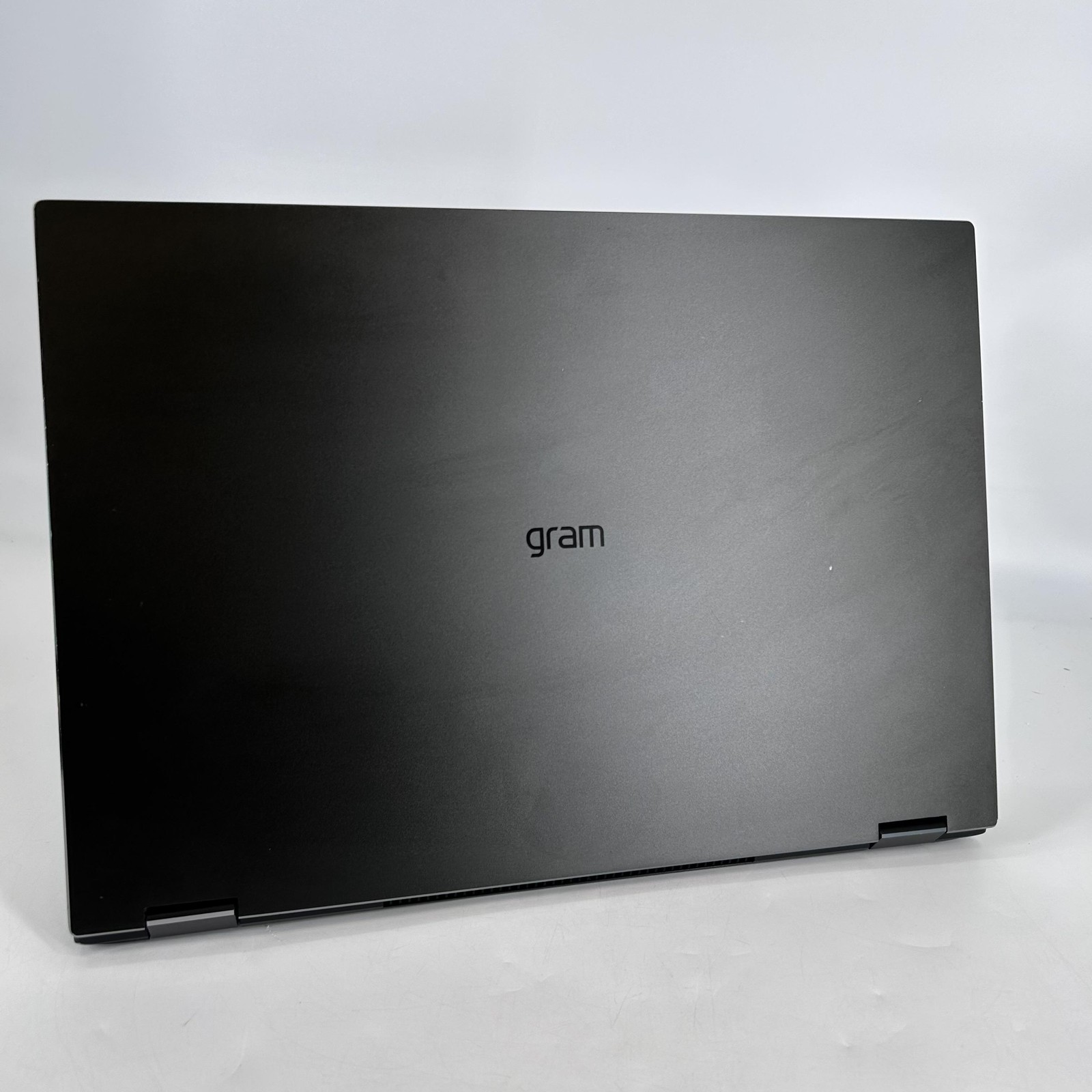 LG Gram 16 (2-in-1) QHD+ TOUCH 2.2 GHz i7-1360P 32GB 1TB SSD Good WHITE SPOTS