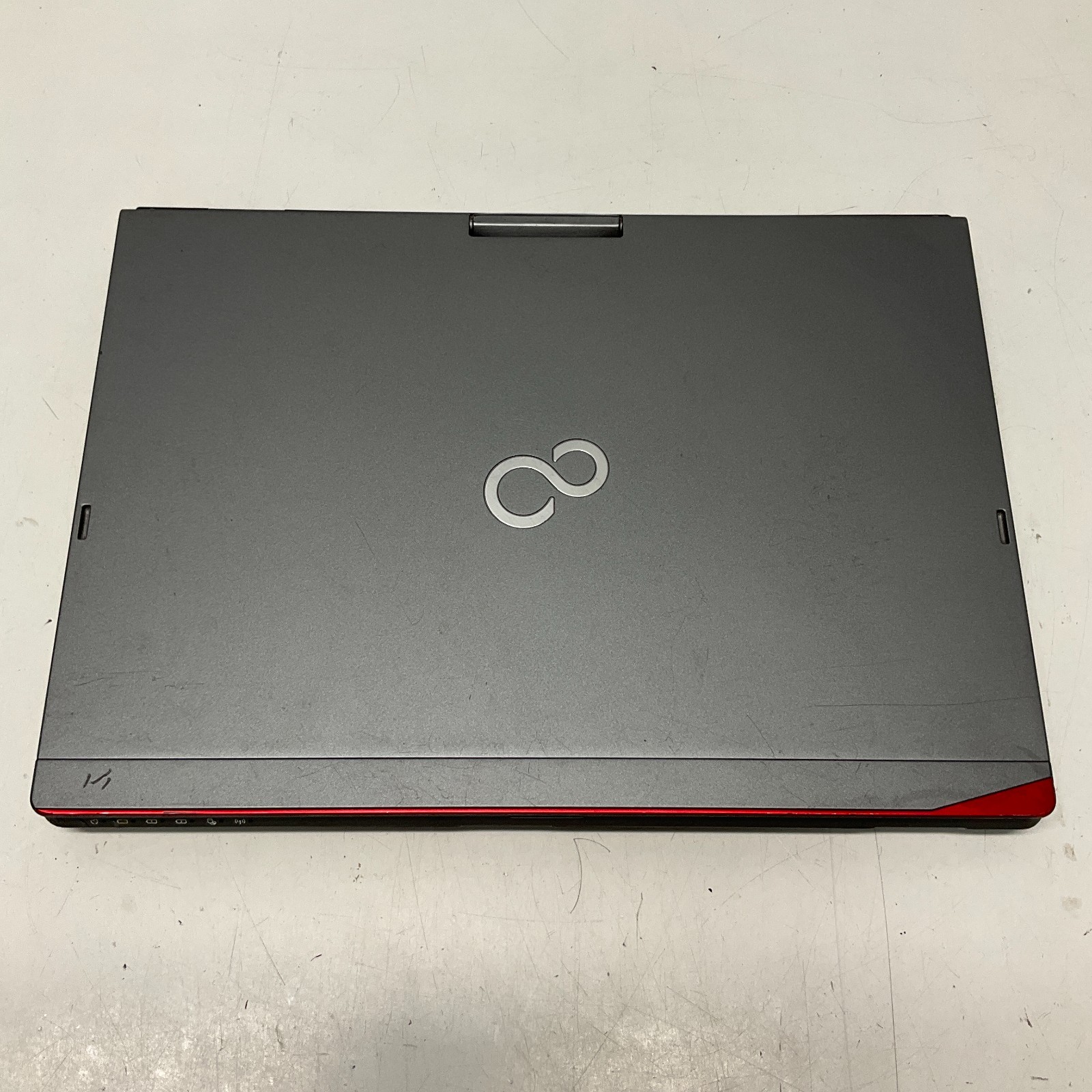 Fujitsu Lifebook T726 2-in-1 12.5″ Intel Core i5-6200U 2.3GHz 8GB RAM 128GB READ