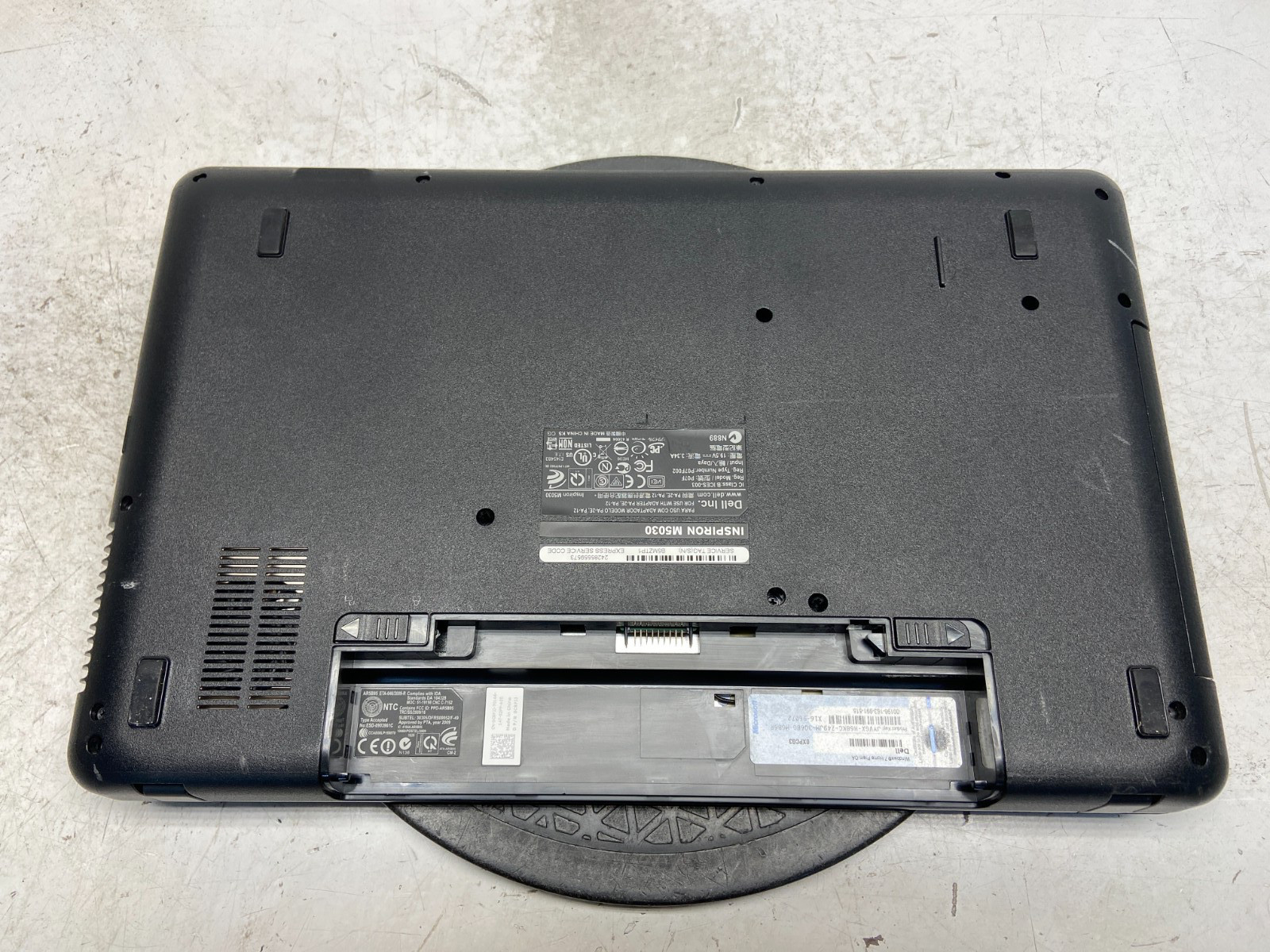 Dell Inspiron M5030 AMD Athlon II P360 Dual-Core 2300MHz 3 GB NO HDD