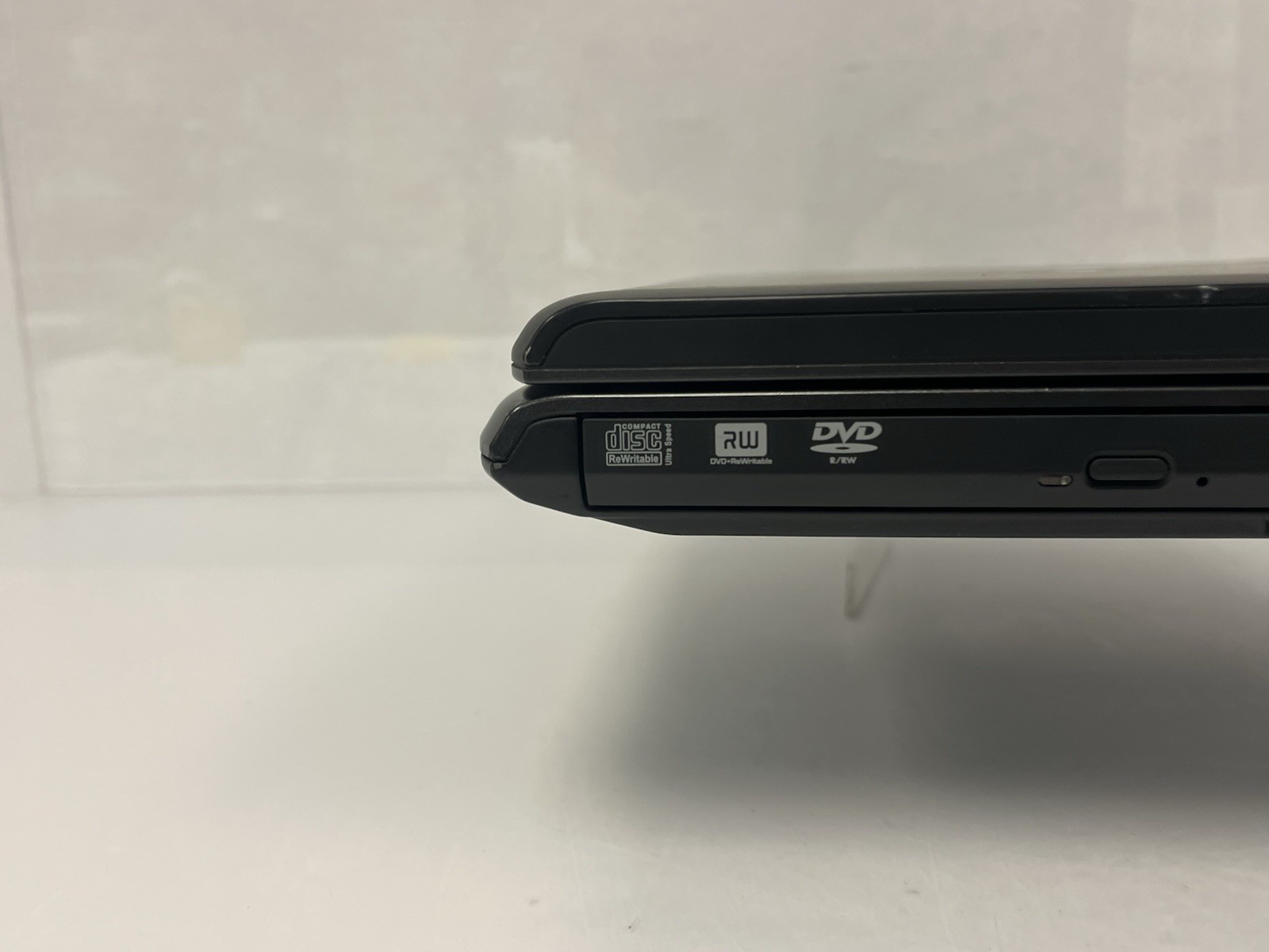 Dell Vostro 1500 15.4″ Glossy Laptop C2D 1.4GHz 2GB NO HDD NO OS