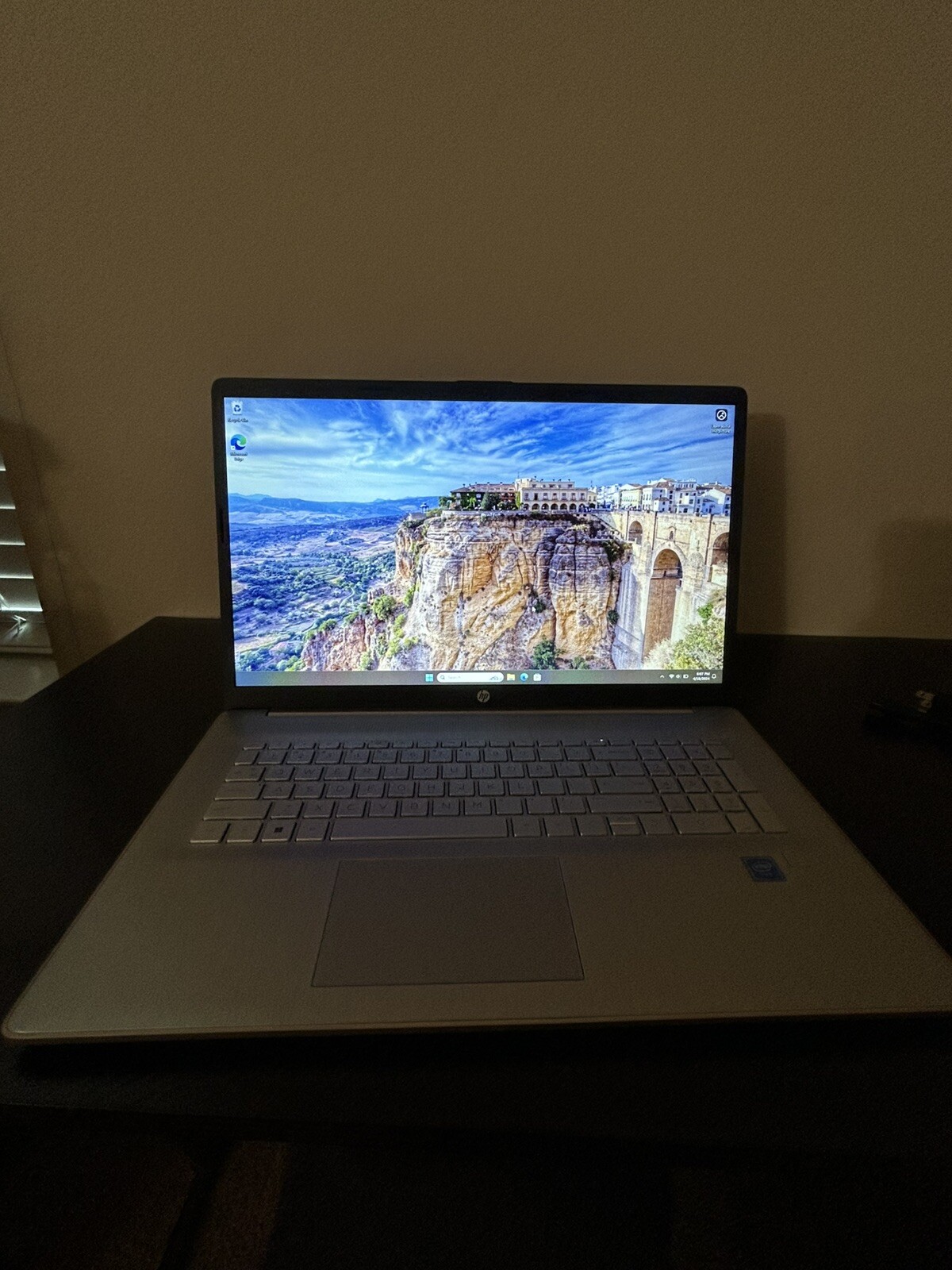 Hp 17.3 Hd + Intel Celeron 4gb Memory 256gb Flash Storage Windows 11