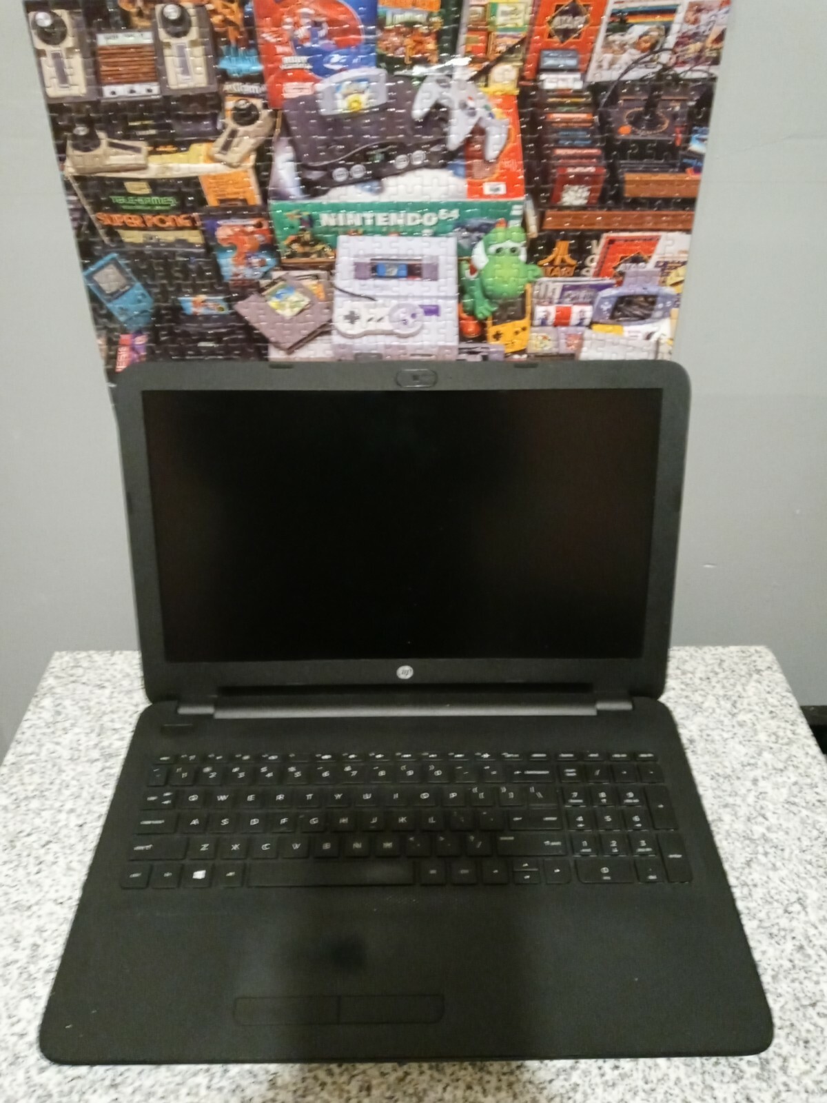 HP 15-af012nr Notebook 15.6″ AMD E1-6105 8GB / 240 GB Windows 10 w/Charger