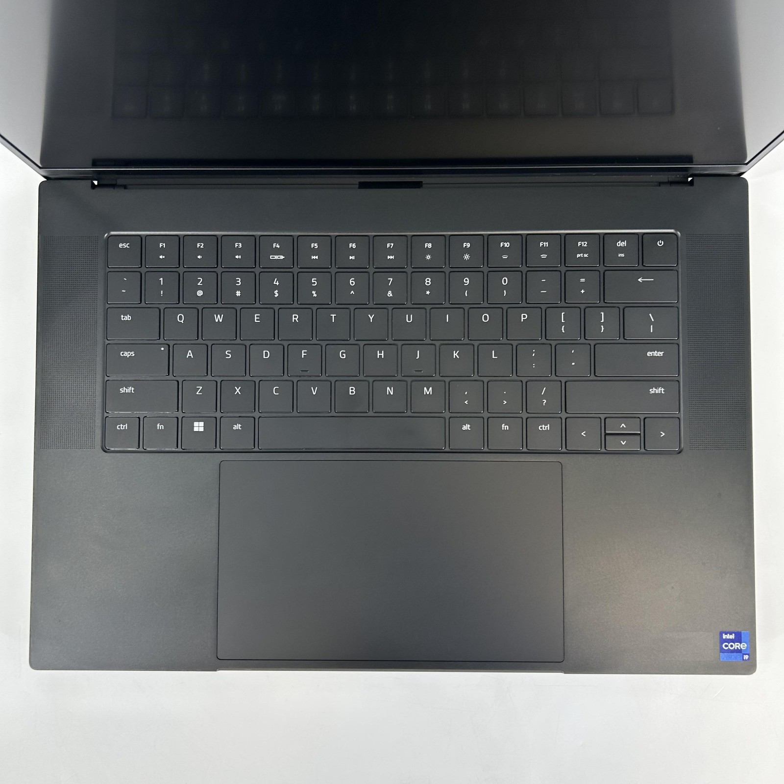 Razer Blade 16 120Hz UHD+ 2.2 GHz i9-13950HX 32GB 1TB/1TB NVIDIA RTX 4090 Good