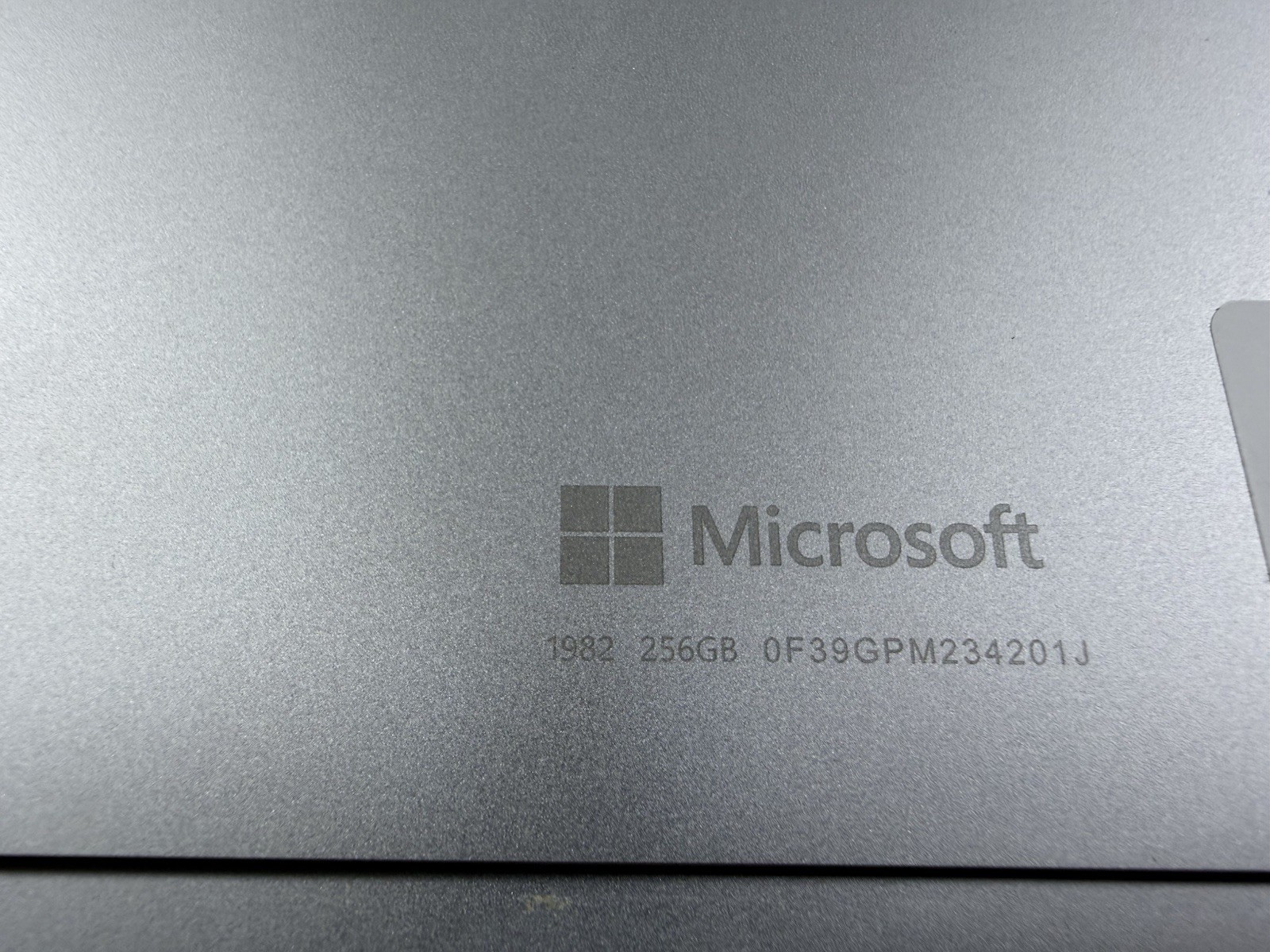 Microsoft Surface Pro 8 (1982) i5-1145G7 – 16GB RAM – 256GB 120Hz – Win 11 Pro