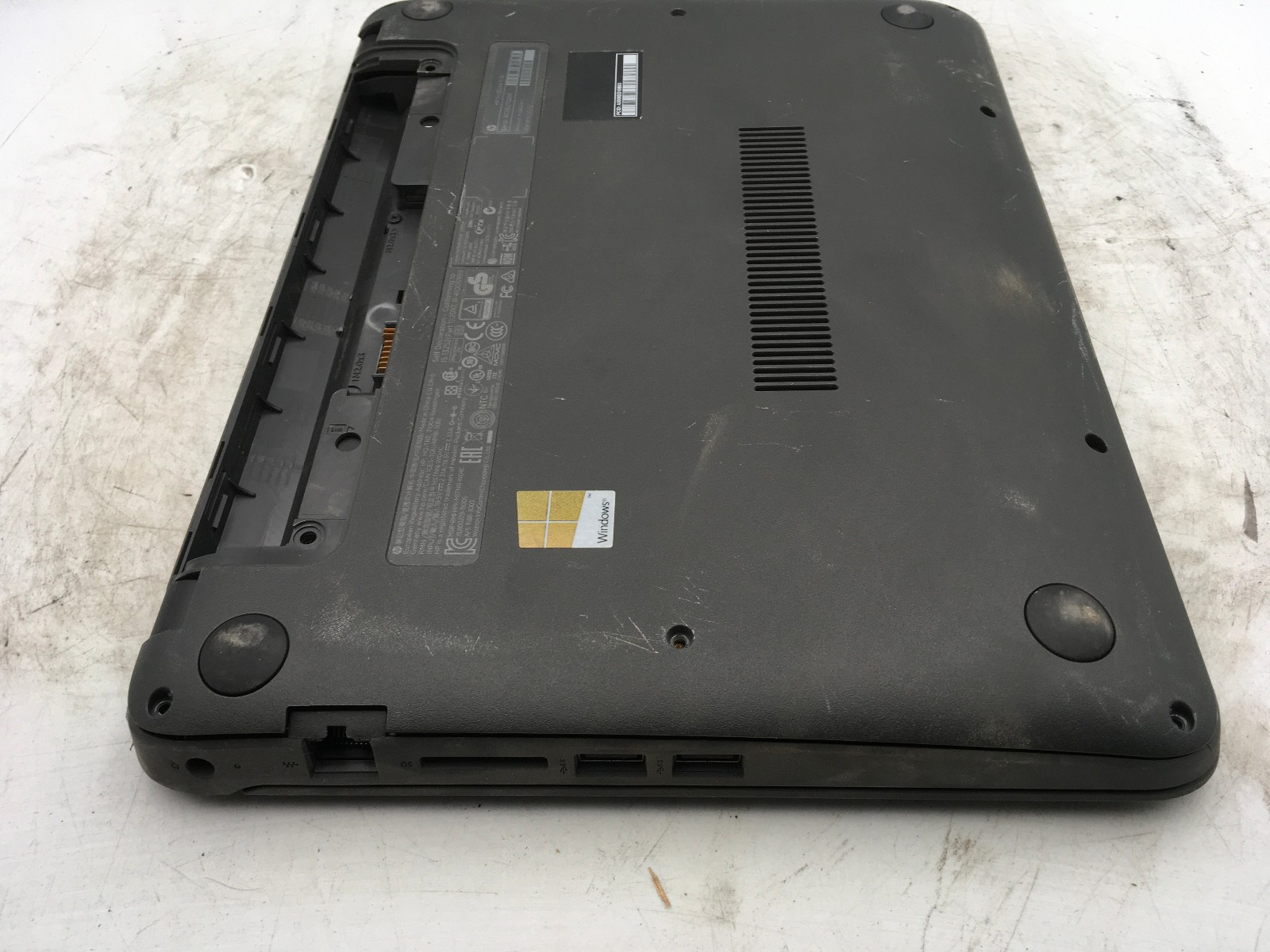 HP PROBOOK 11 G1 – FOR PARTS/NO LCD – INTEL PENTIUM 4405U – NO RAM – READ – BB
