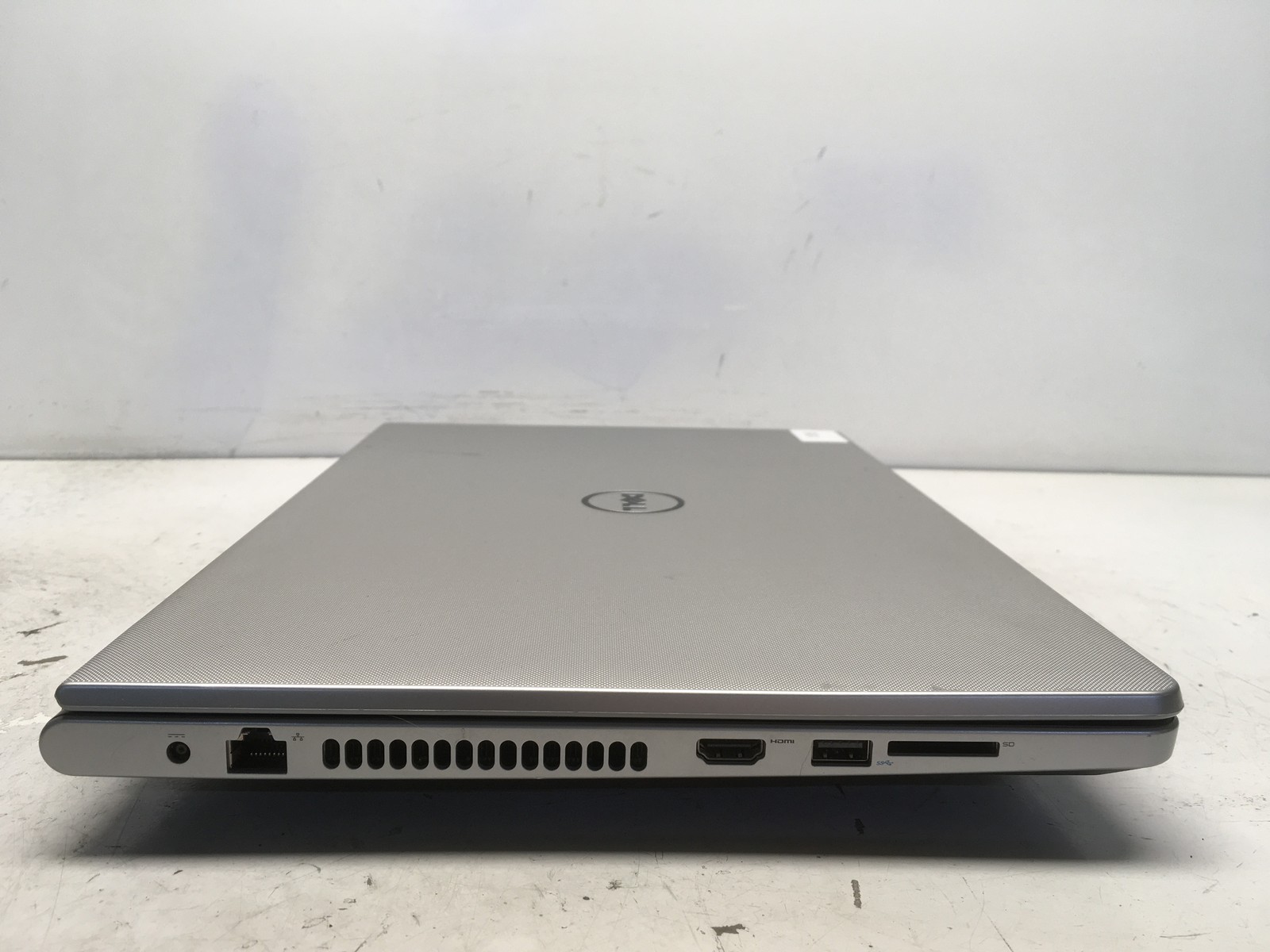Dell Vostro 3560 Intel i3-6100U 2.3GHz 2 GB NO HDD No Batt