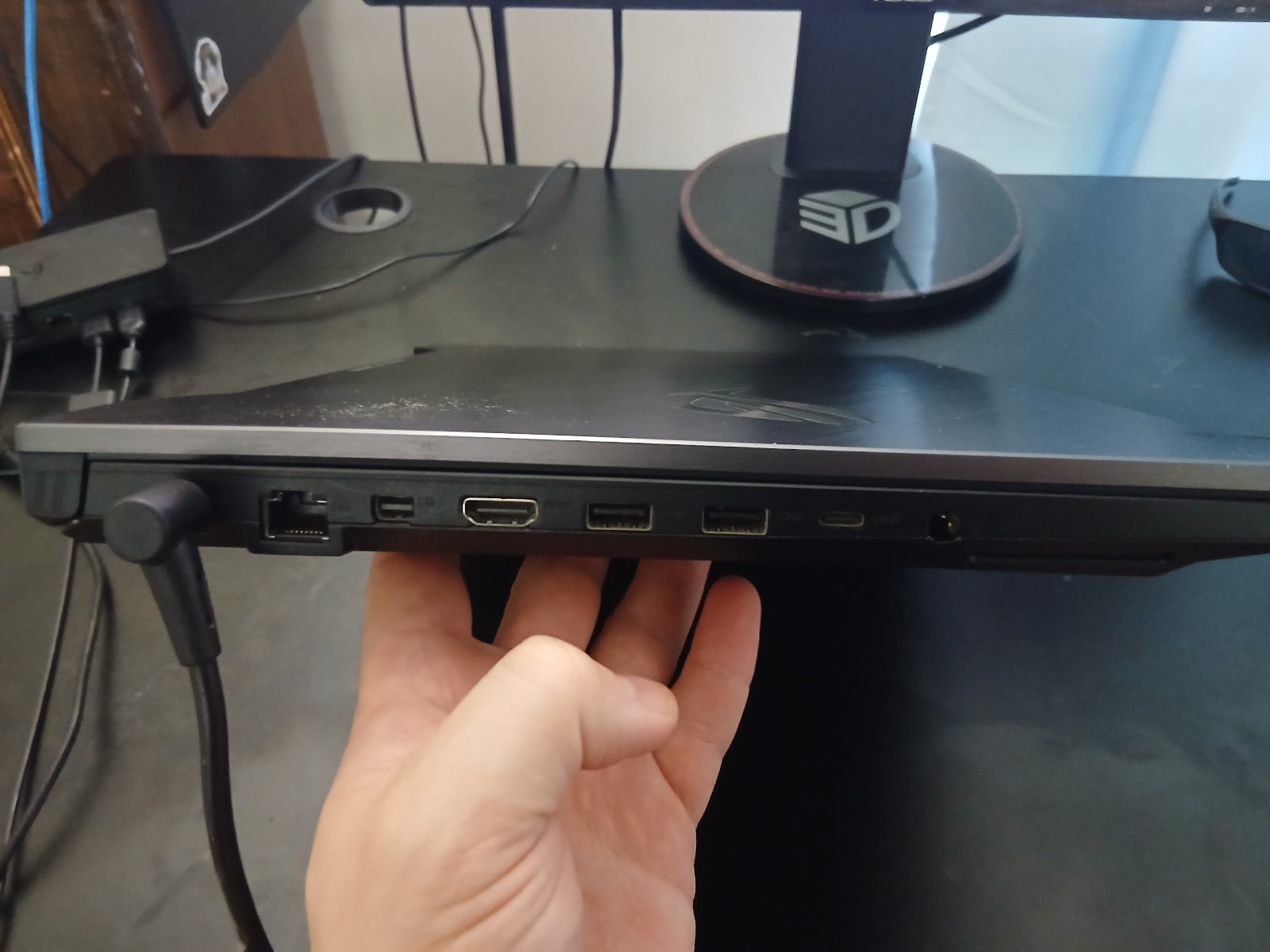ASUS ROG Strix Scar II GL504GS 15.6” 144Hz i7-8750H GTX2070 32GB Ram 2TB HDD