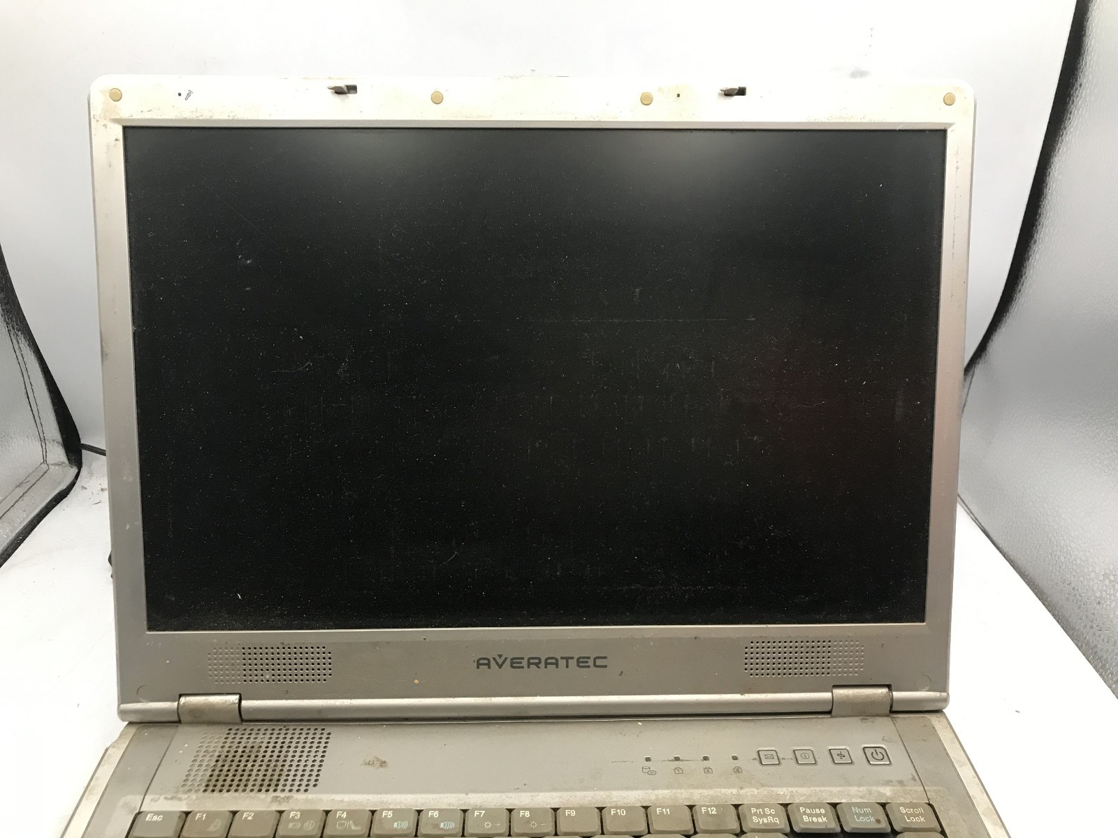AVERATEC 6100 – FOR PARTS/REPAIR – INTEL PENTIUM 4 – NO RAM – READ DESC – BB