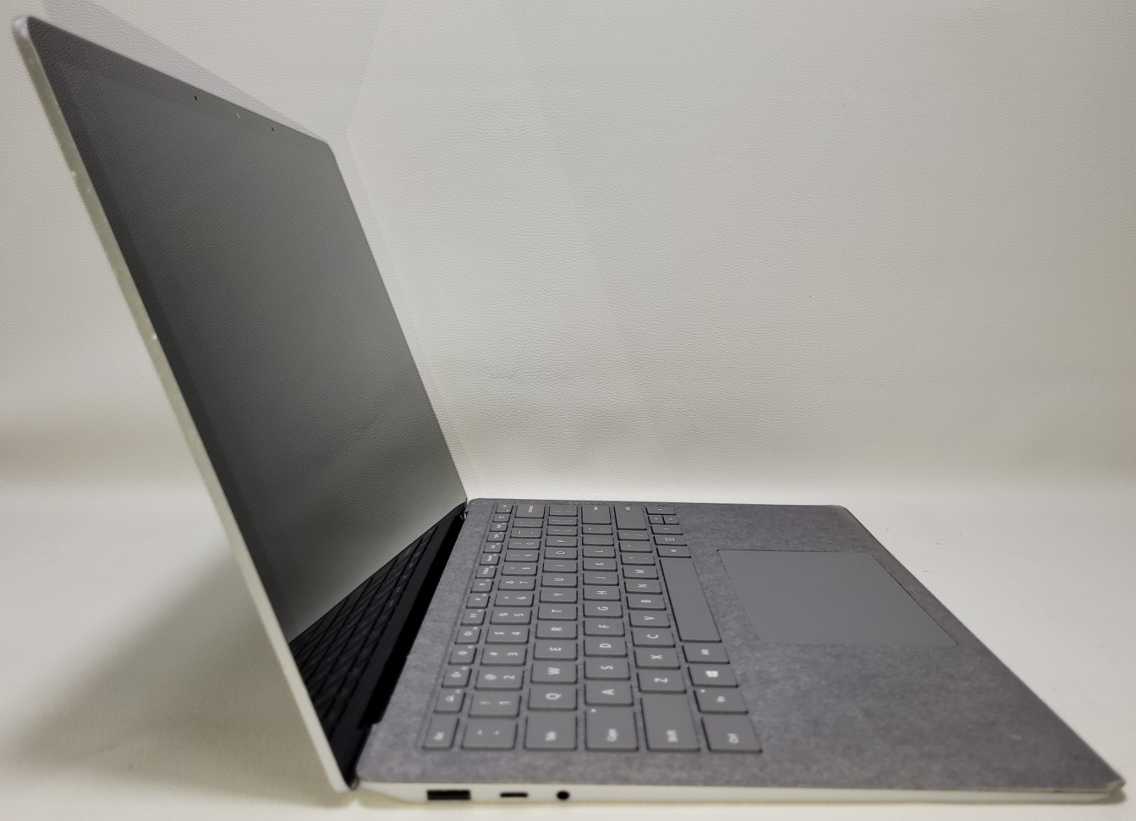 Surface Laptop 3 256GB i7-1065G7 16GB RAM NO ADAPTER (UID ME791A8F0D)