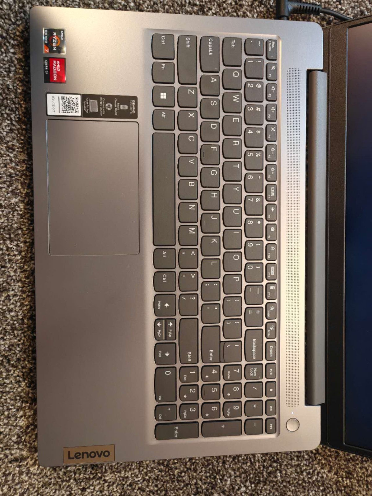 Lenovo IdeaPad Slim 15.6″ Touchscreen FHD Ryzen 7 5825U/16GB/512GB Laptop