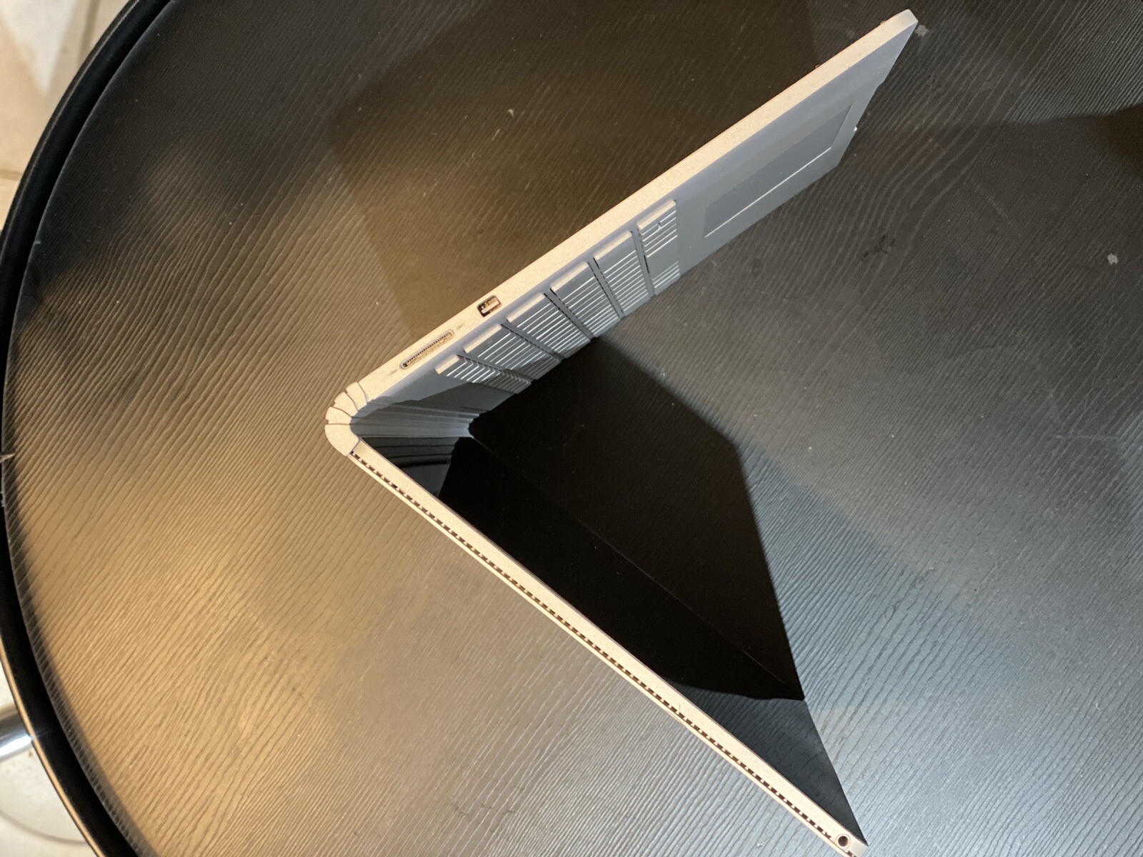 Microsoft Surface Book Tablet 13.5″| i7-6600U 2.60GHz| 8GBRAM| 256GBSSD Win10Pro