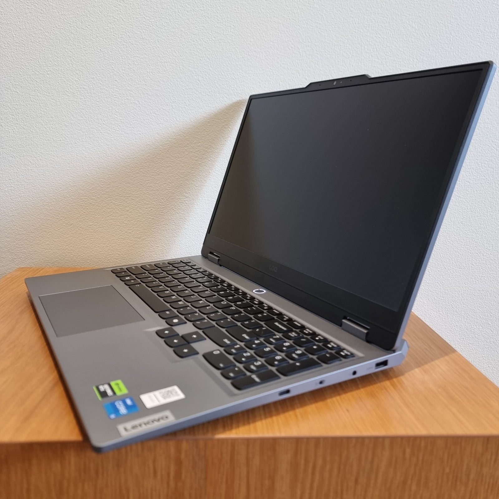 Lenovo LOQ 15 / i5-12450HX / RTX 2050 / 24GB / 1TB