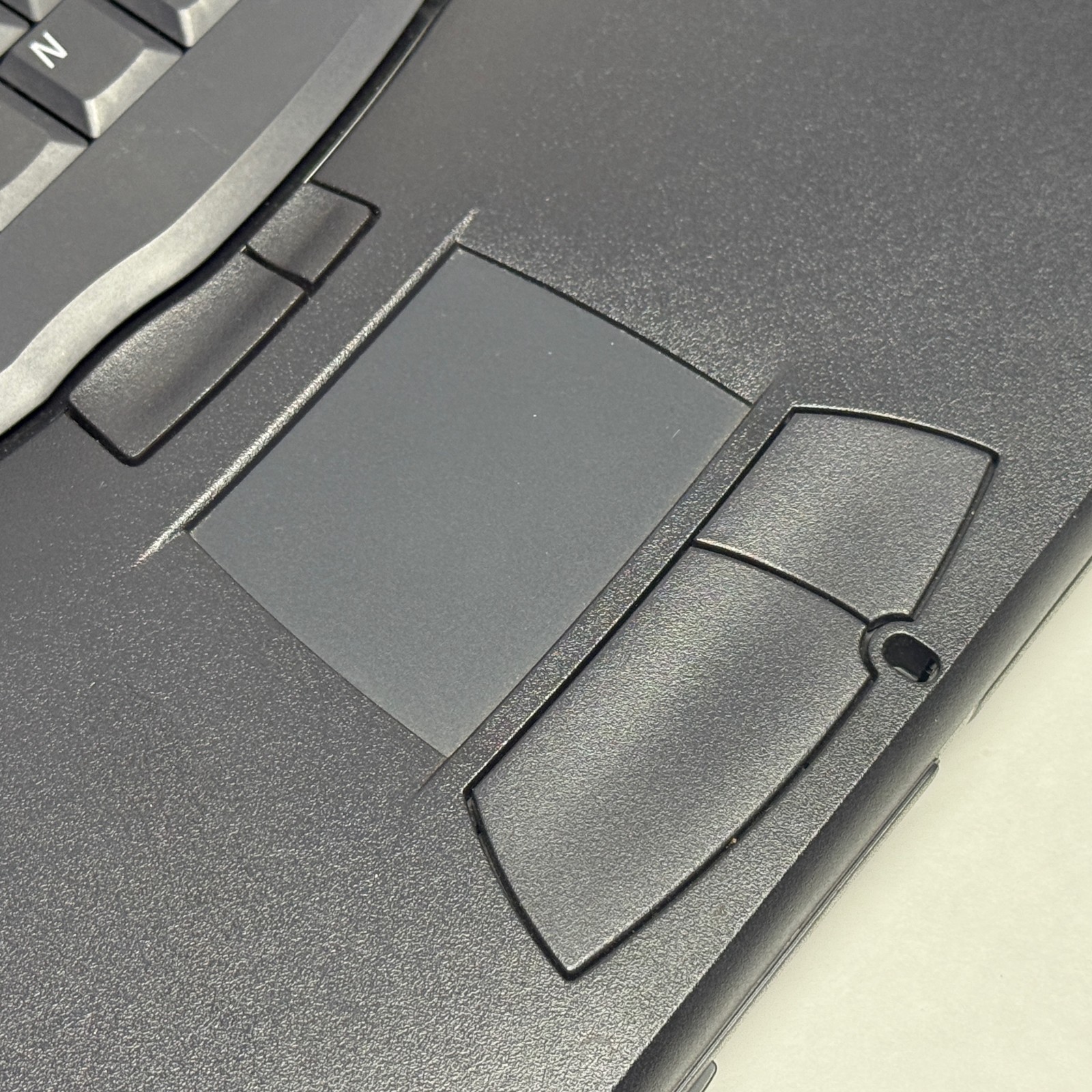 Dell Latitude C810 PP01X Laptop – NO HARD DRIVE / SOLD AS-IS FOR PARTS OR REPAIR
