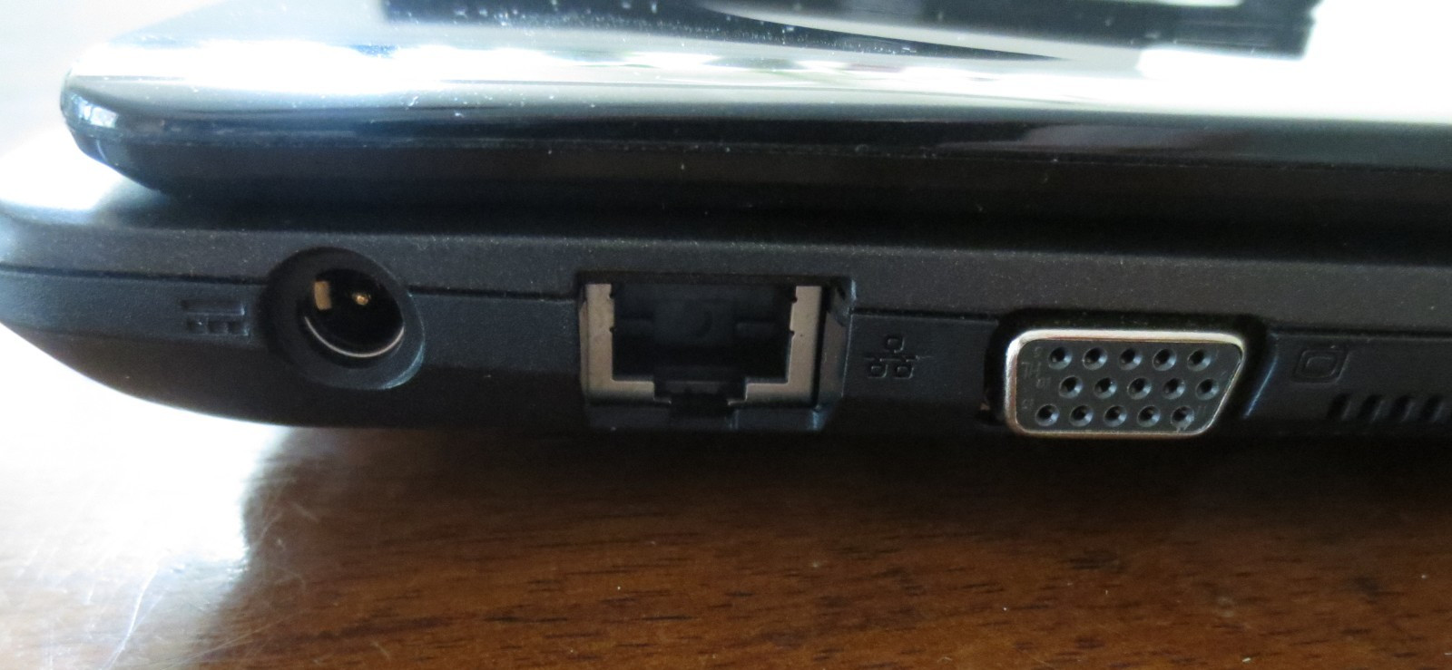 Acer-Aspire One 722-BZ848 500GB HDD with Charger and Box 11.6″ HD LED LCD