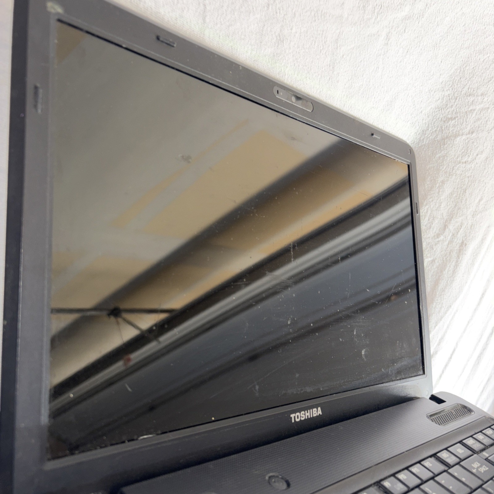 Toshiba Satellite C655-S5125 FOR PARTS.