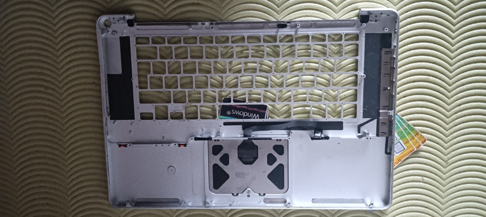 Apple MacBook Pro 15″ a1286, 2011 Wristrest Touchpad Without Keyboard