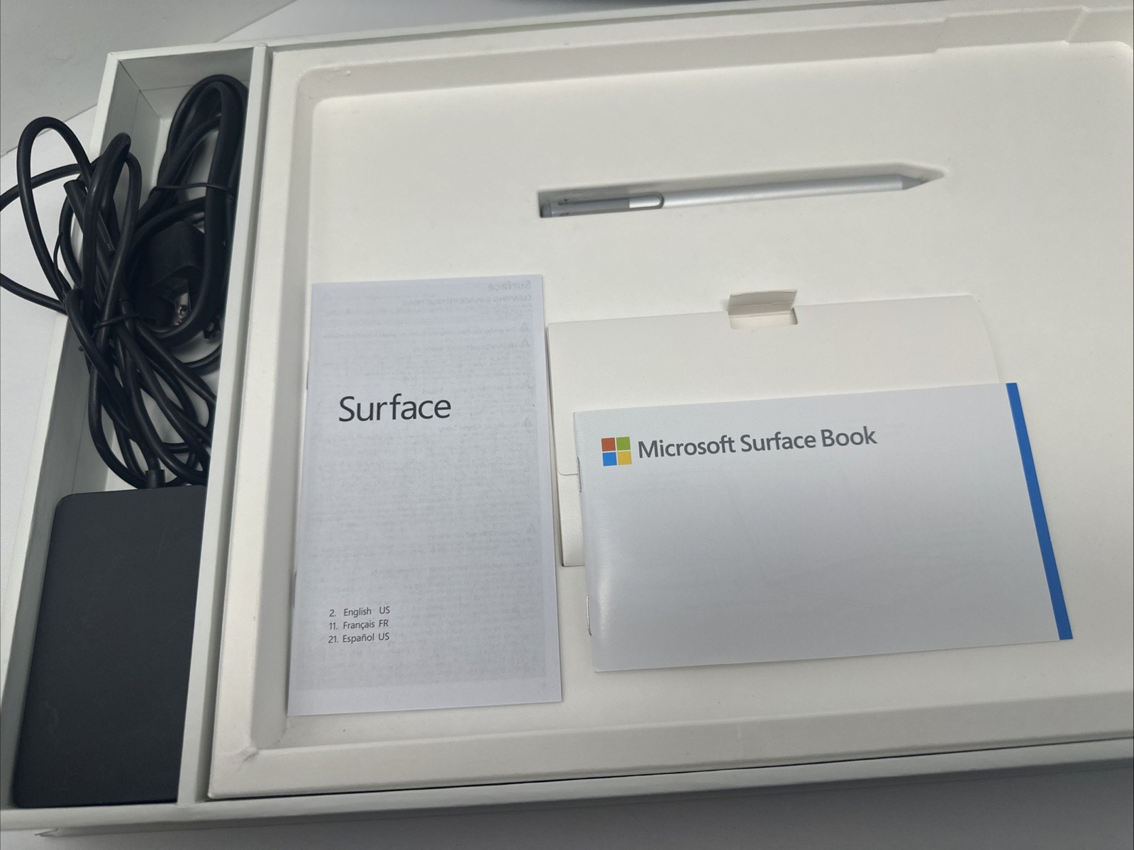 Microsoft Surface Book 1703 | i5-6300h@2.4GHz | 8GB RAM | 256GB SSD | WIN 10 PRO