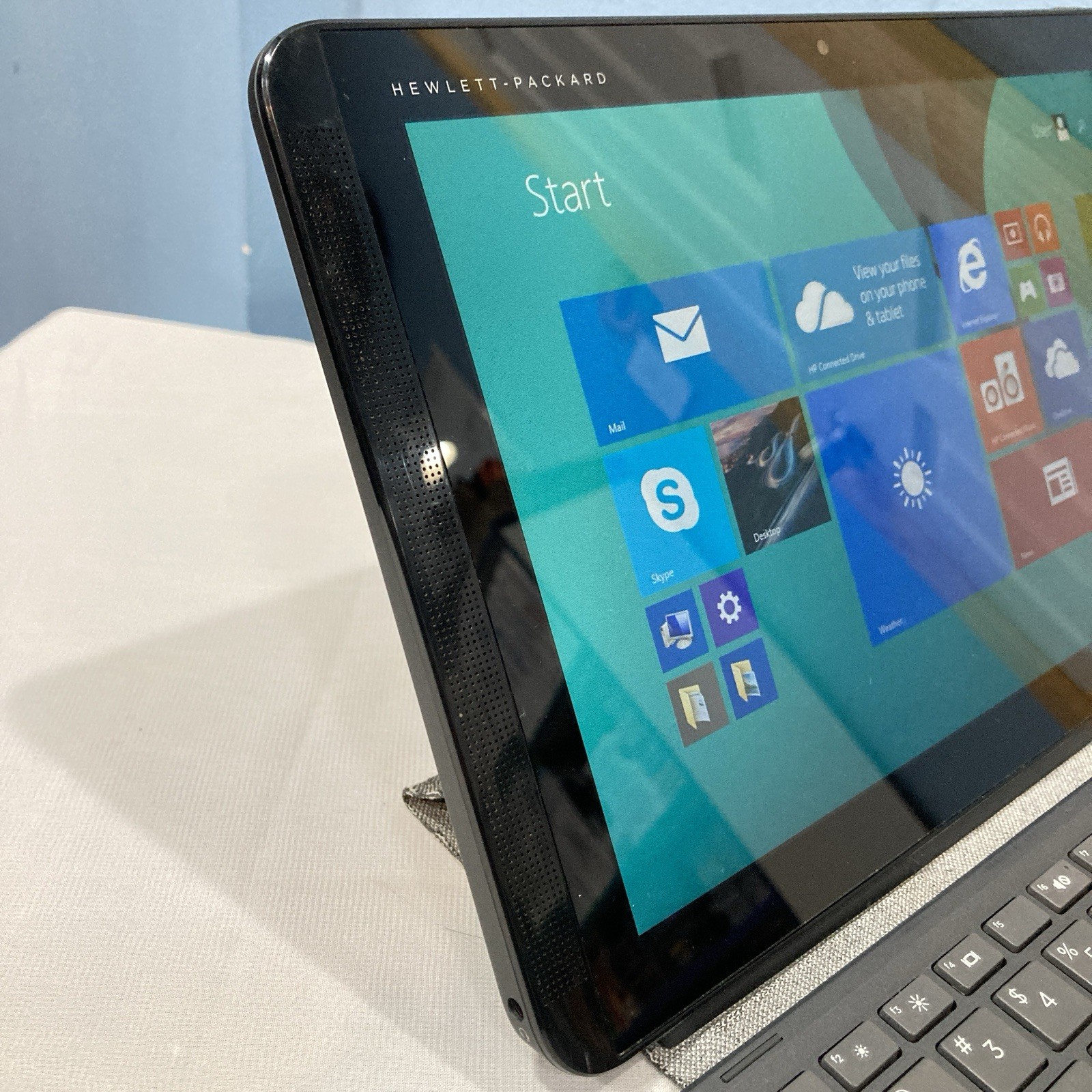 HP Pavilion X2 10.1” PC Tablet Laptop, Intel Atom, 32GB eMMC, 2GB RAM, Win 8.1