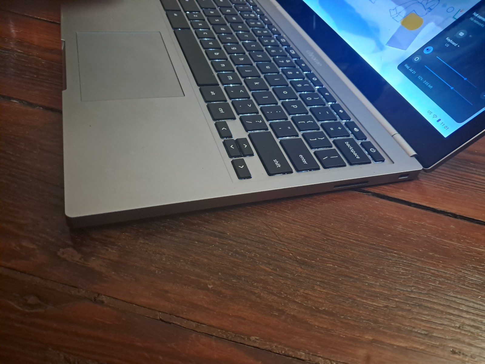 Google Pixel Chromebook 2015. Powers on. Screen Issue. For Parts/Repair *READ*
