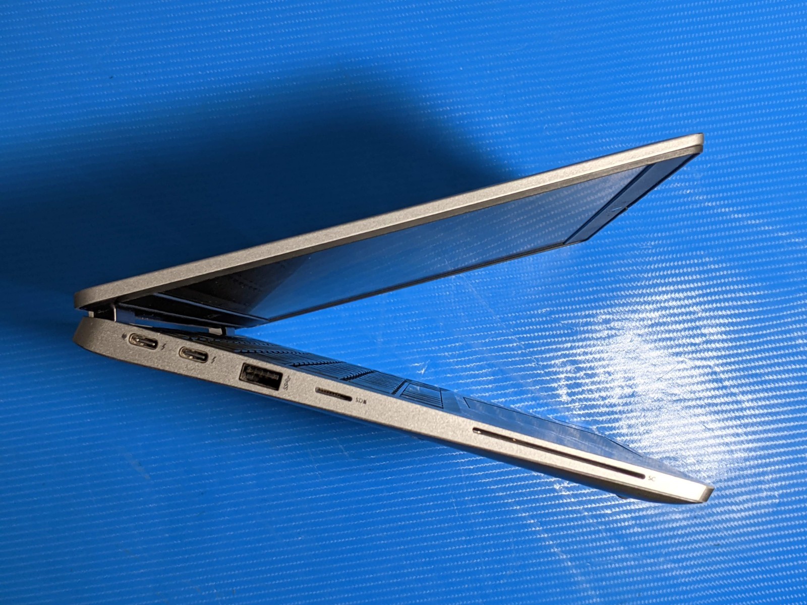 Dell Latitude 5320 13.3″FHD Core i7-1185G7 3GHz 16GB 256GB SSD Win11Pro +Charger