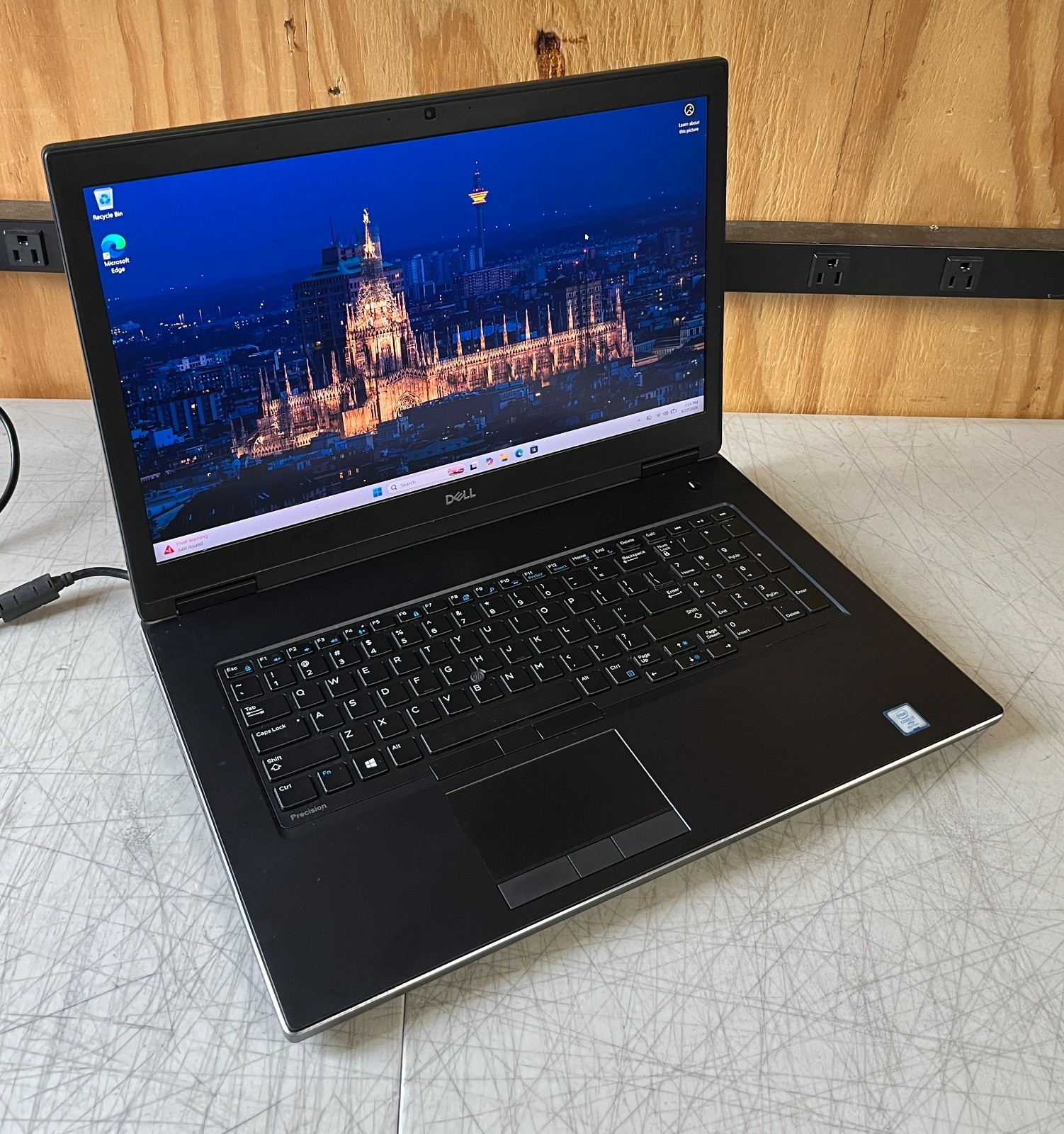 DELL PRECISION 7730 17.3″ i7-8850H 1TB SSD 32GB RAM 6GB video WIN 11