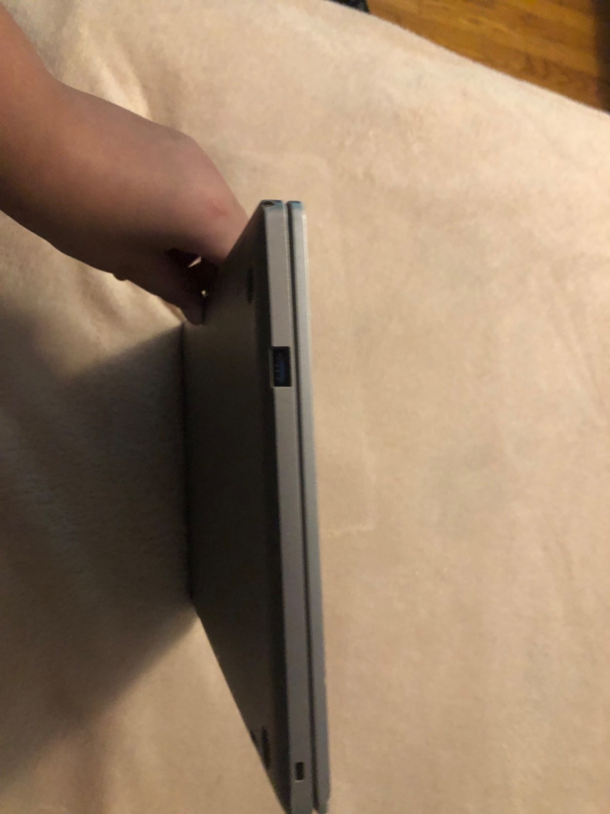 Samsung Chromebook 4 11″6 inches not working and keys are missing.