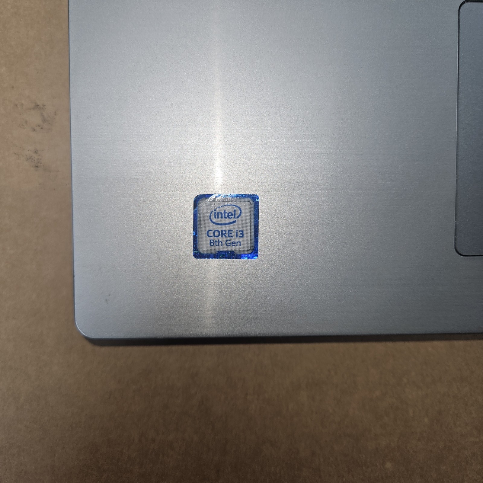 Lenovo IdeaPad 330-17IKB 17.3″ i3-8130U 8th Gen FOR PARTS NO RAM/HDD BAD SCREEN