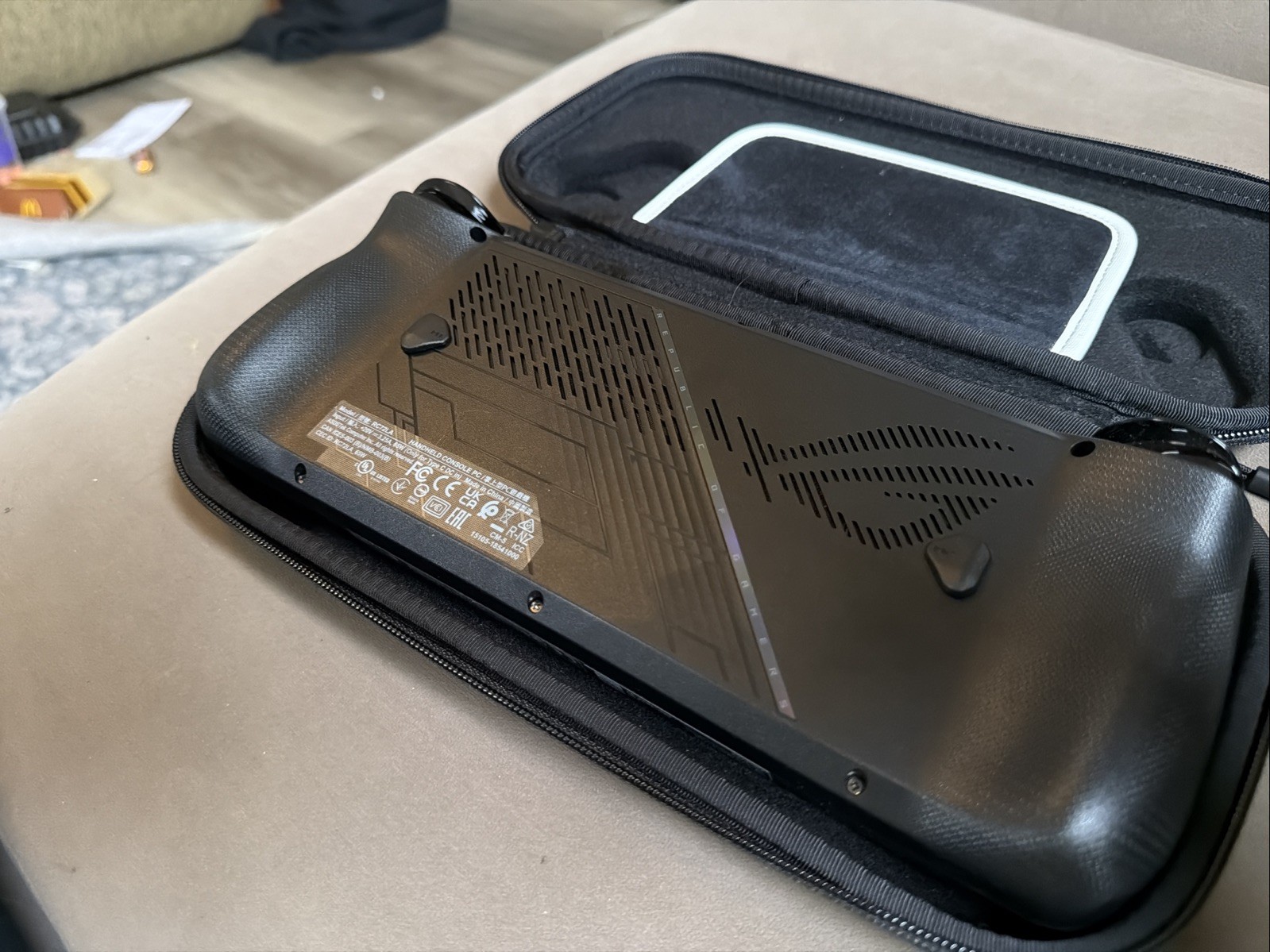 ASUS – ROG Ally X 7″ 120Hz FHD 1080p Gaming Handheld – AMD Ryzen Z1 Extreme 1TB