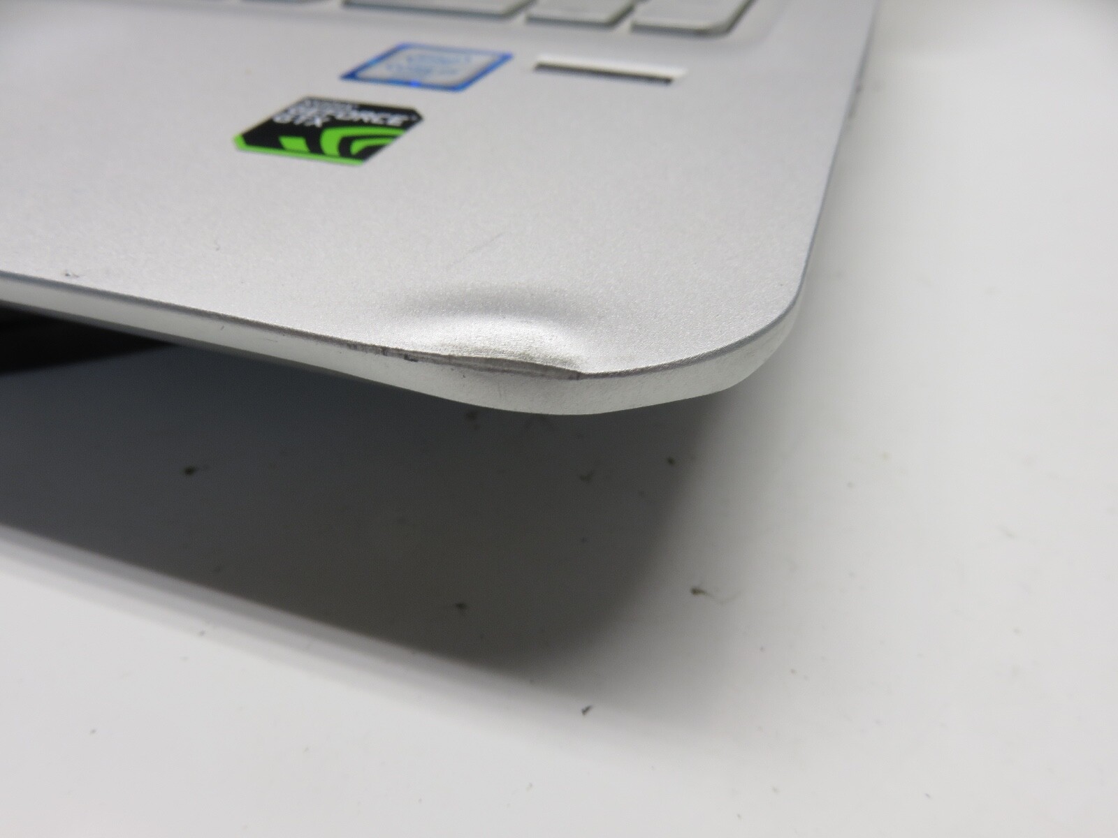 HP Envy 15T-AE100 Intel Core i7-6500u 2.5GHz 12GB Windows 10 256GB SSD