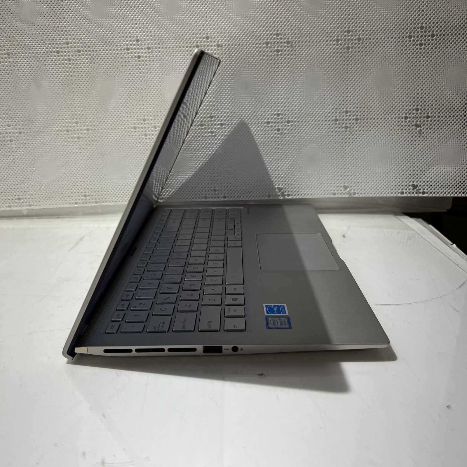 ASUS ZENBOOK UX533F i7-8565U@ 1.80GHz 16GB RAM 512GB SATA SSD WIN-11P