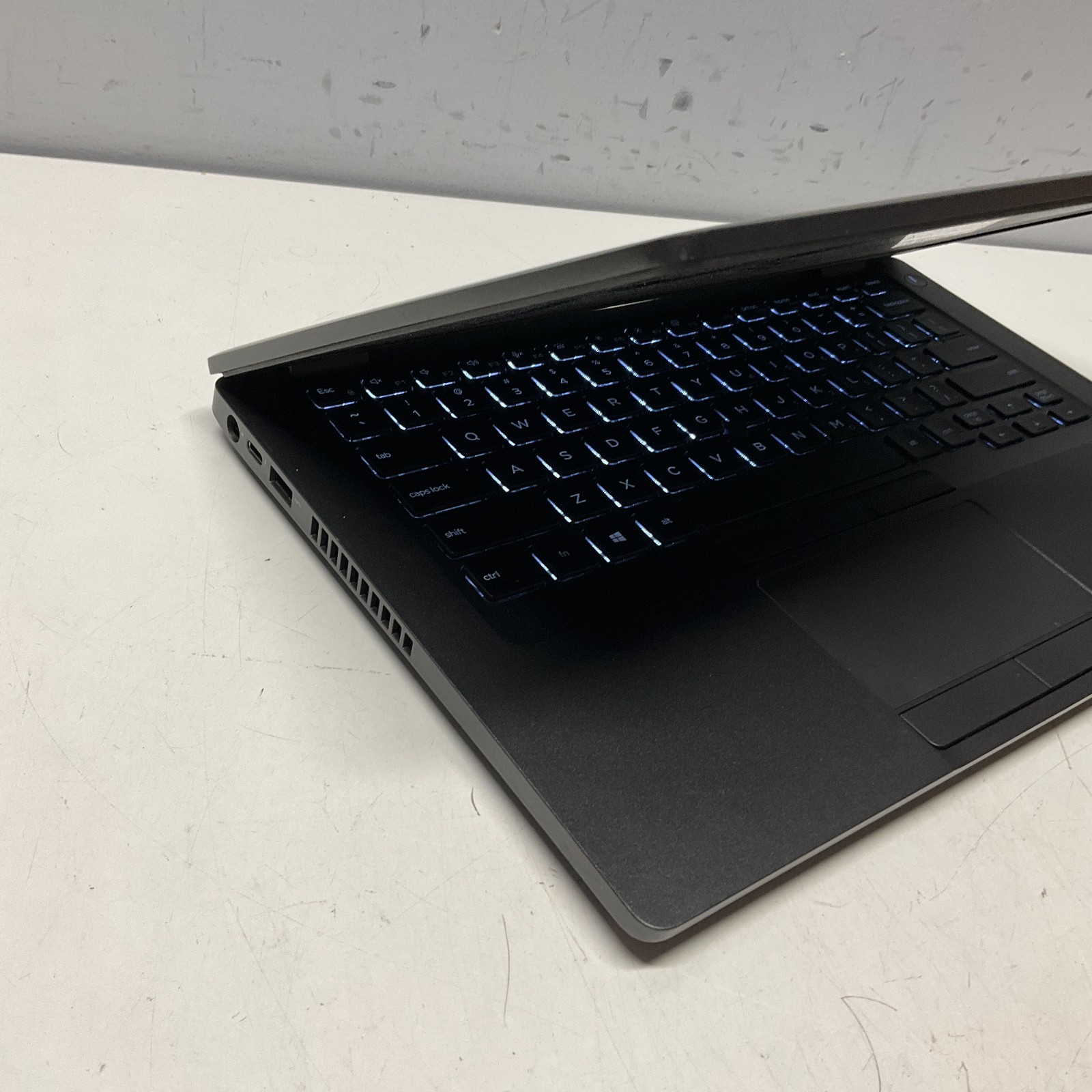 Dell Latitude 5401 14″ Intel Core i5-9300H 2.4GHz 8GB RAM 256GB SSD Win 11 Pro