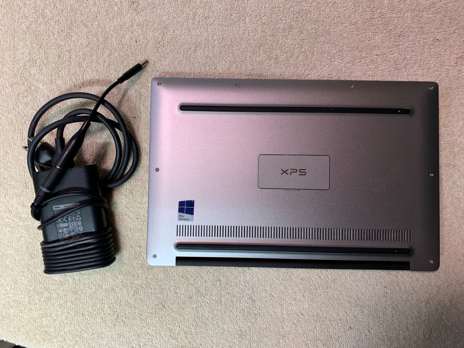 Dell XPS 9360, i5 7300u, 8 GB – 256 GB M2 NVMe SSD Windows 11 Pro # D82R5H2