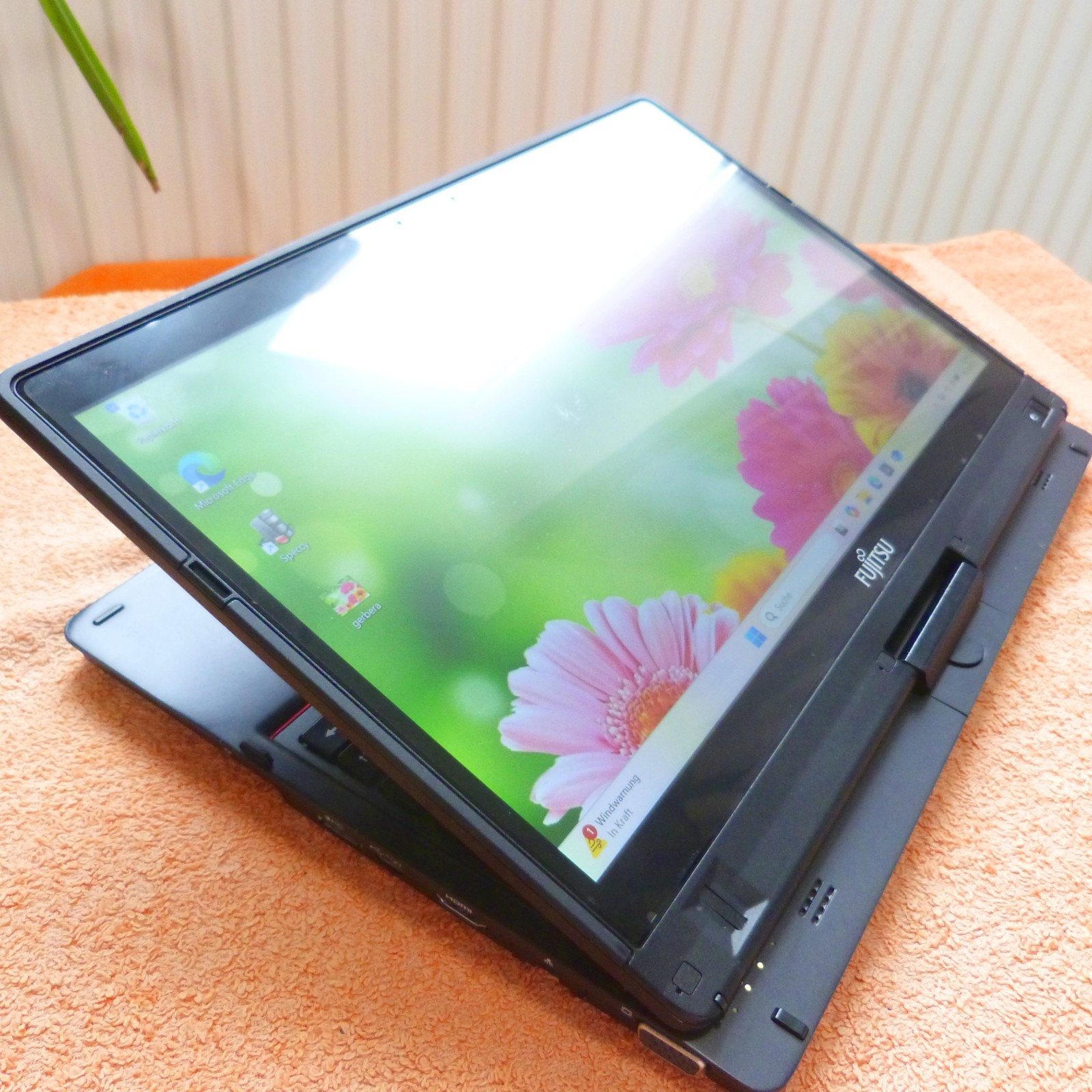 Fujitsu T939 Convertible 360 SWIVEL Tablet 13″ TOUCH Windows 11 SSD 8GEN i5