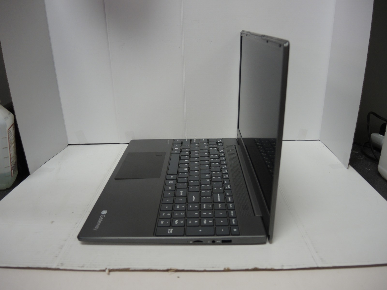 Gateway 15.6″ Ultra Slim Notebook [DEAD / PARTS ONLY / NON-FUNCTIONAL]