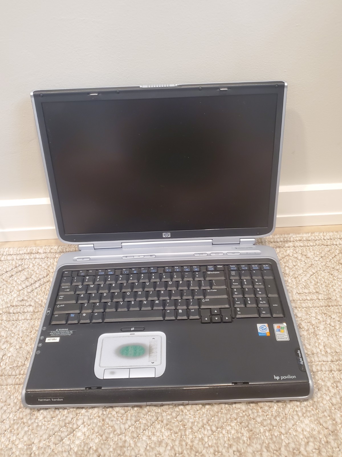 HP Pavilion ZD7000 17in Intel P4 3GHz 512mb 40GB – Powers On – *PARTS OR REPAIR