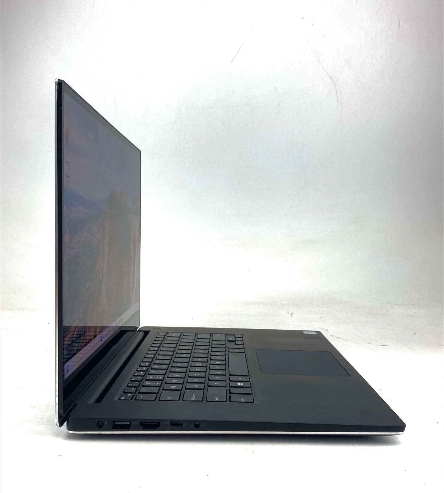 Dell Precision 5540 Core i7 9th Gen 2.60GHz 9850H 32GB 500GB Win 11 Pro Grade-B.