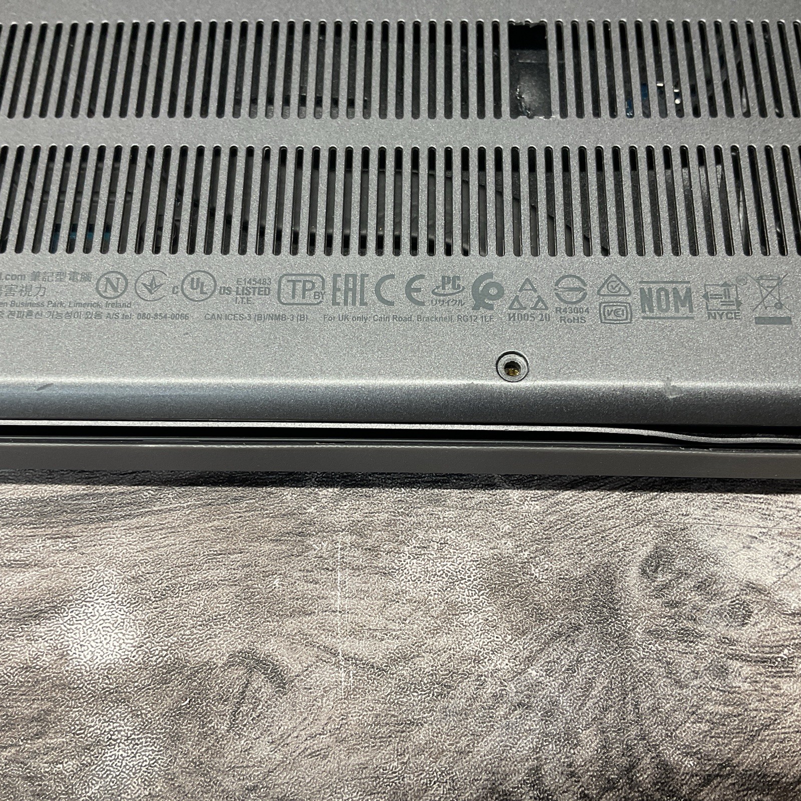 Dell Vostro 15 5501 / i5 10th Gen / BIOS Unlocked / No RAM / No SSD / C5