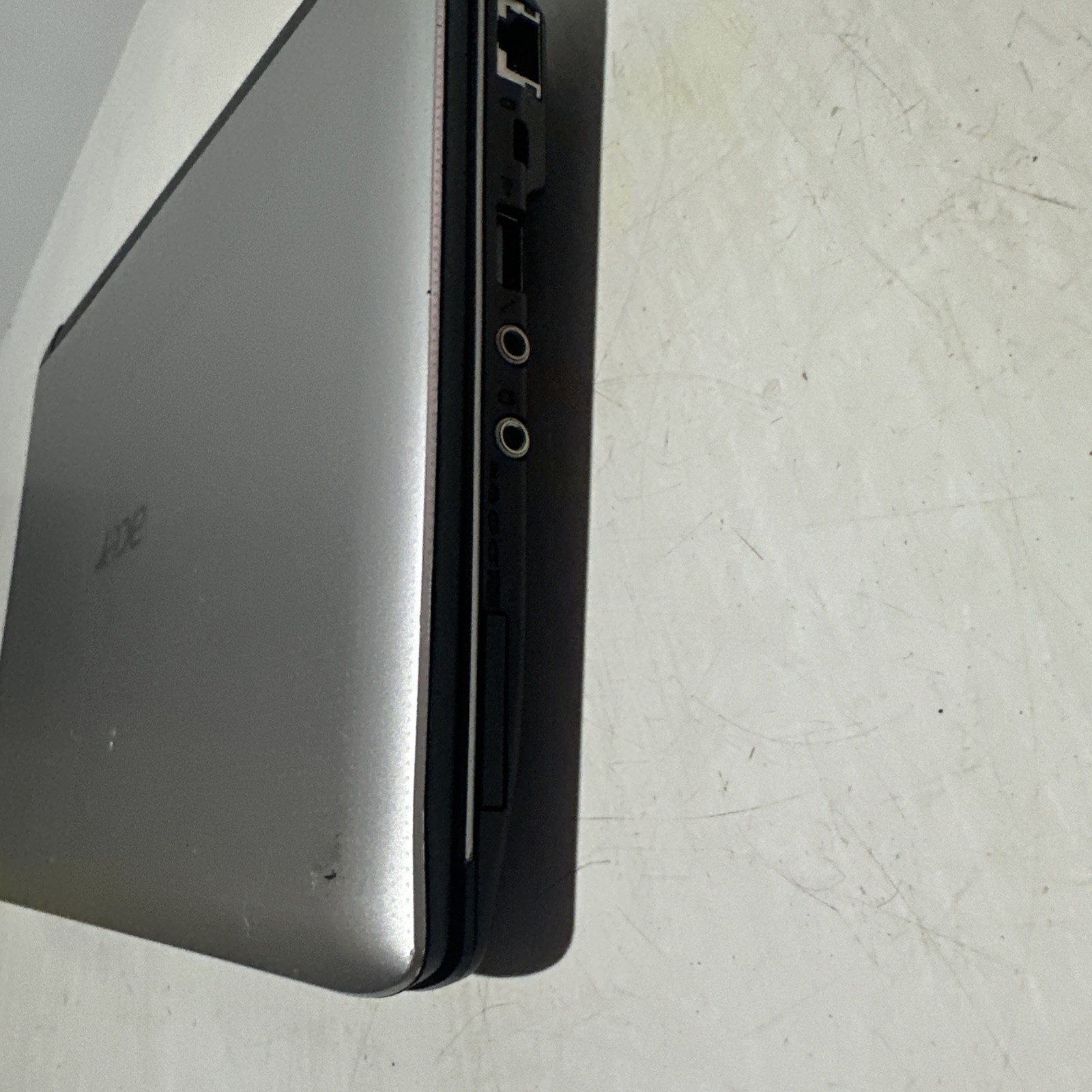 Acer Aspire One Intel Atom N450 2gb Ram No Drives Boots Bios