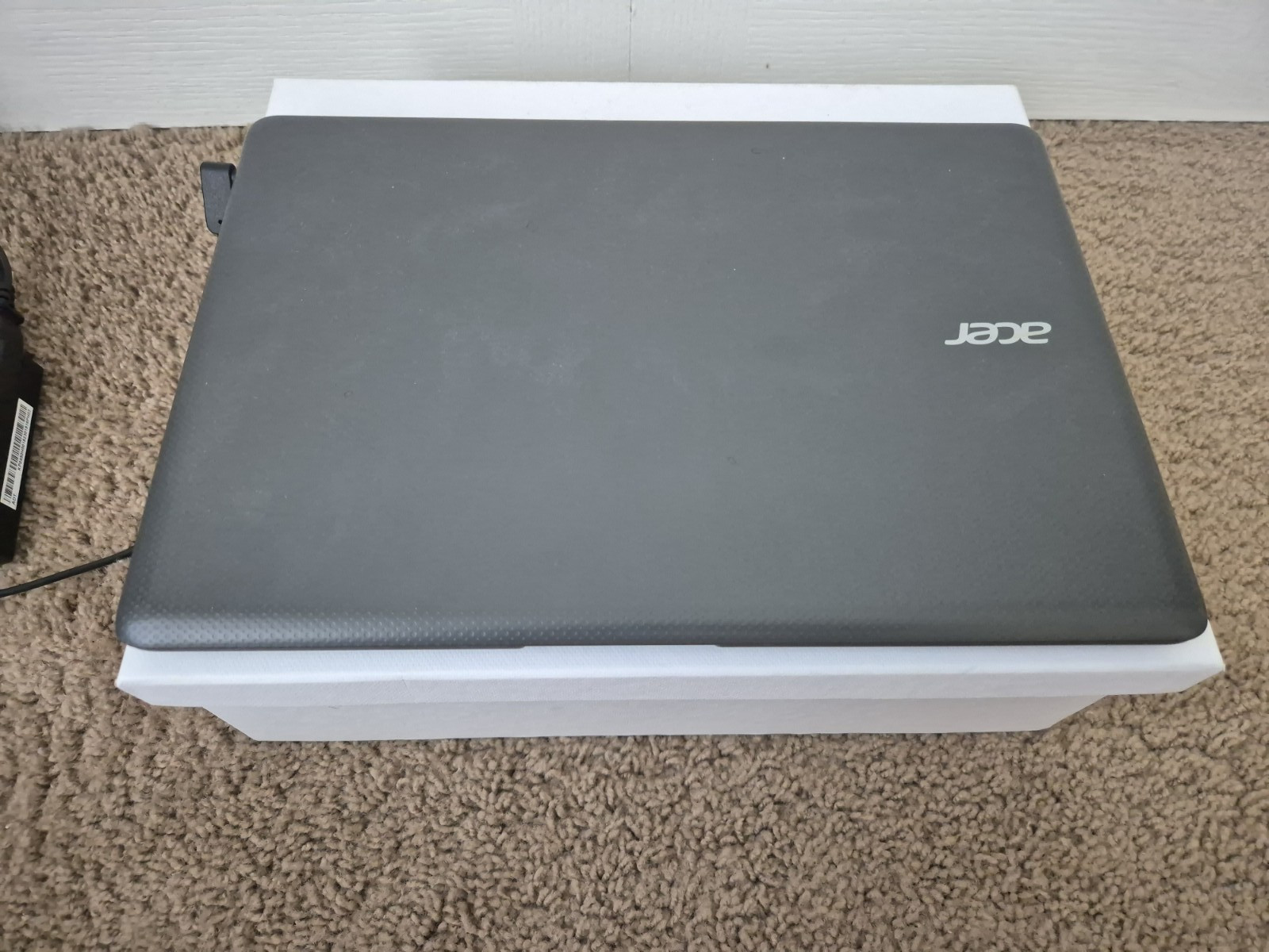 Laptop Acer Aspire One Cloudbook 11 Intel N3050 2GB 32GB AC adapter included