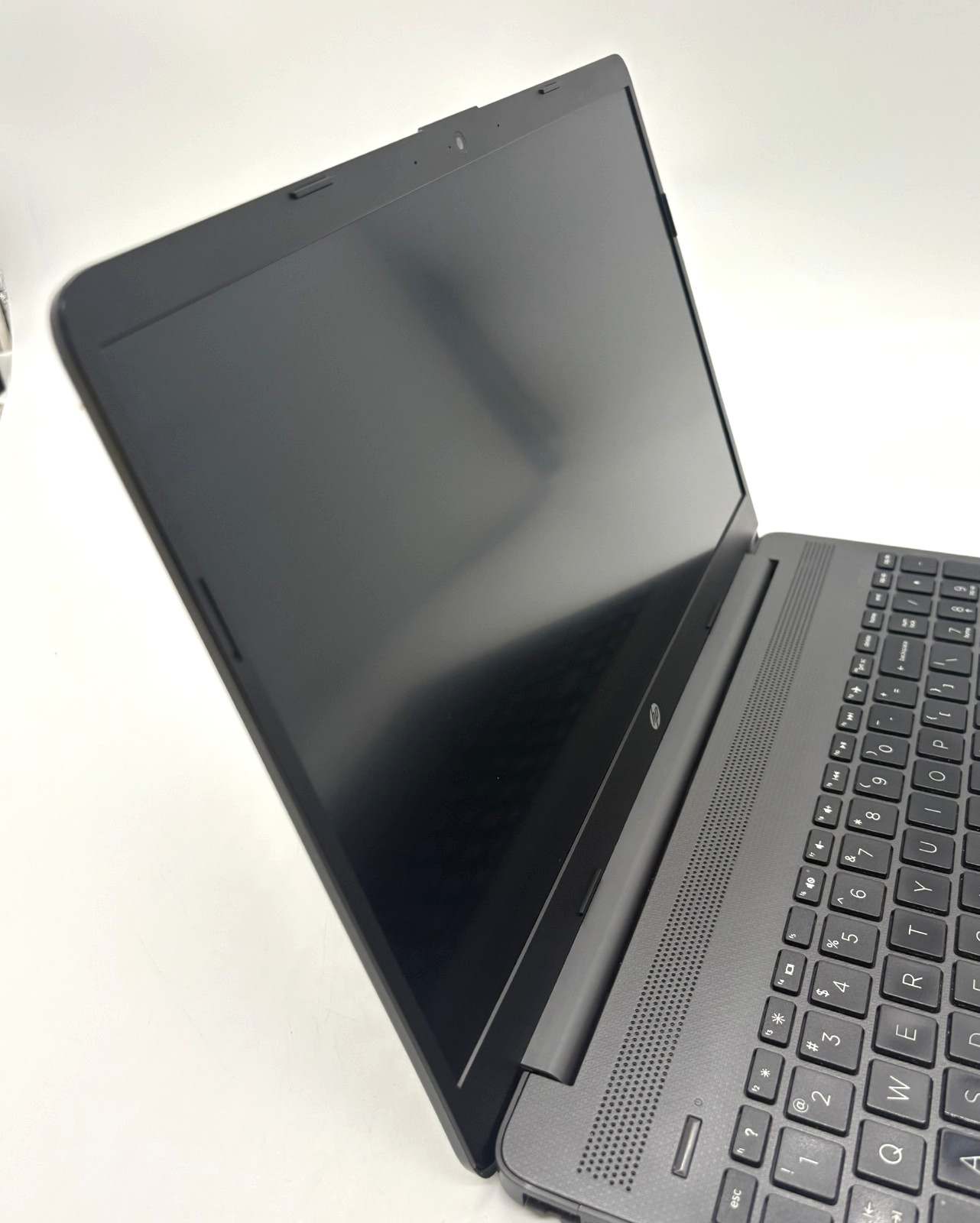 HP 250 G8 i5-1135G7 2.4GHz 16GB RAM 512GB M.2 Flaws (Cracks/hinge) W11
