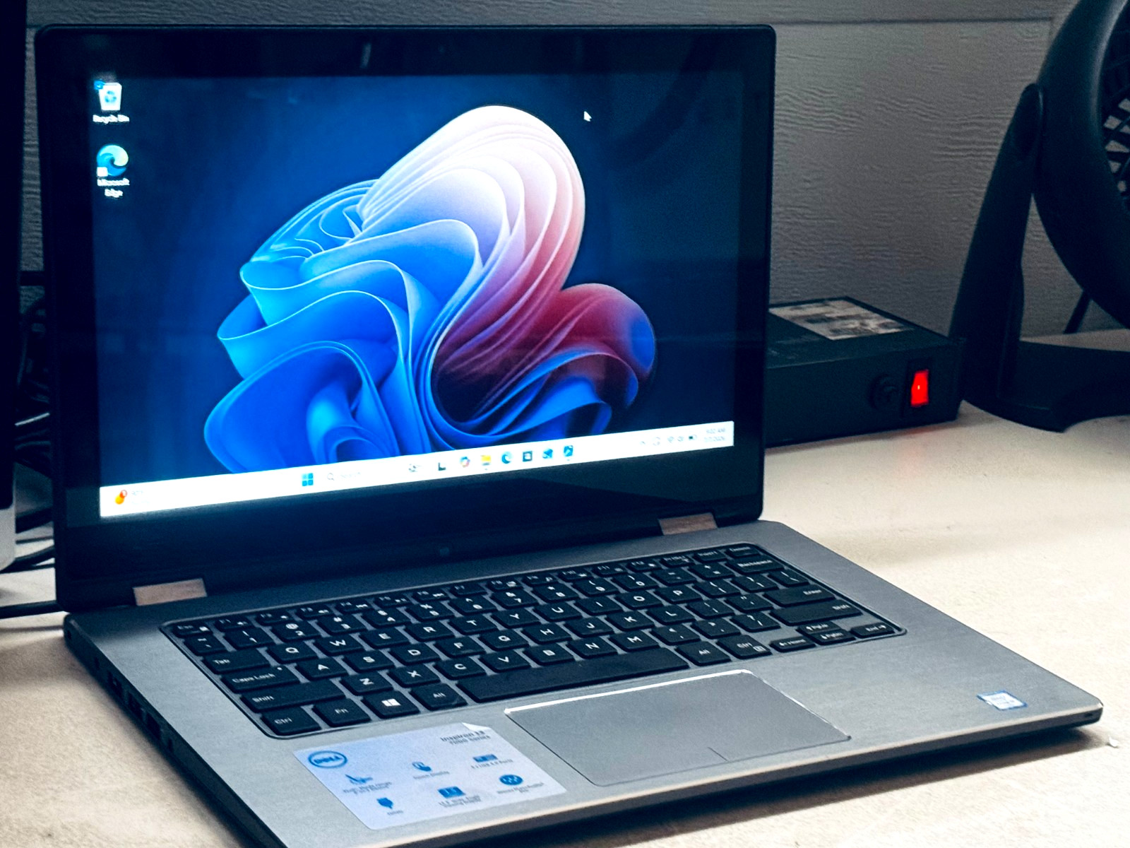 Dell Inspiron 2-in 1 Touch Laptop-Intel i5 6200U-8GB RAM-256GB WIN 11-Excellent